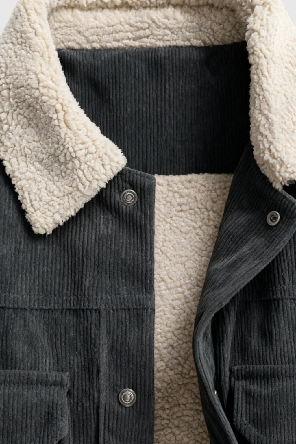 Herrejakke i fløjl med sherpa-krave og trykknapper - Mørk Koksgrå - - Jakker - Valmont Wear