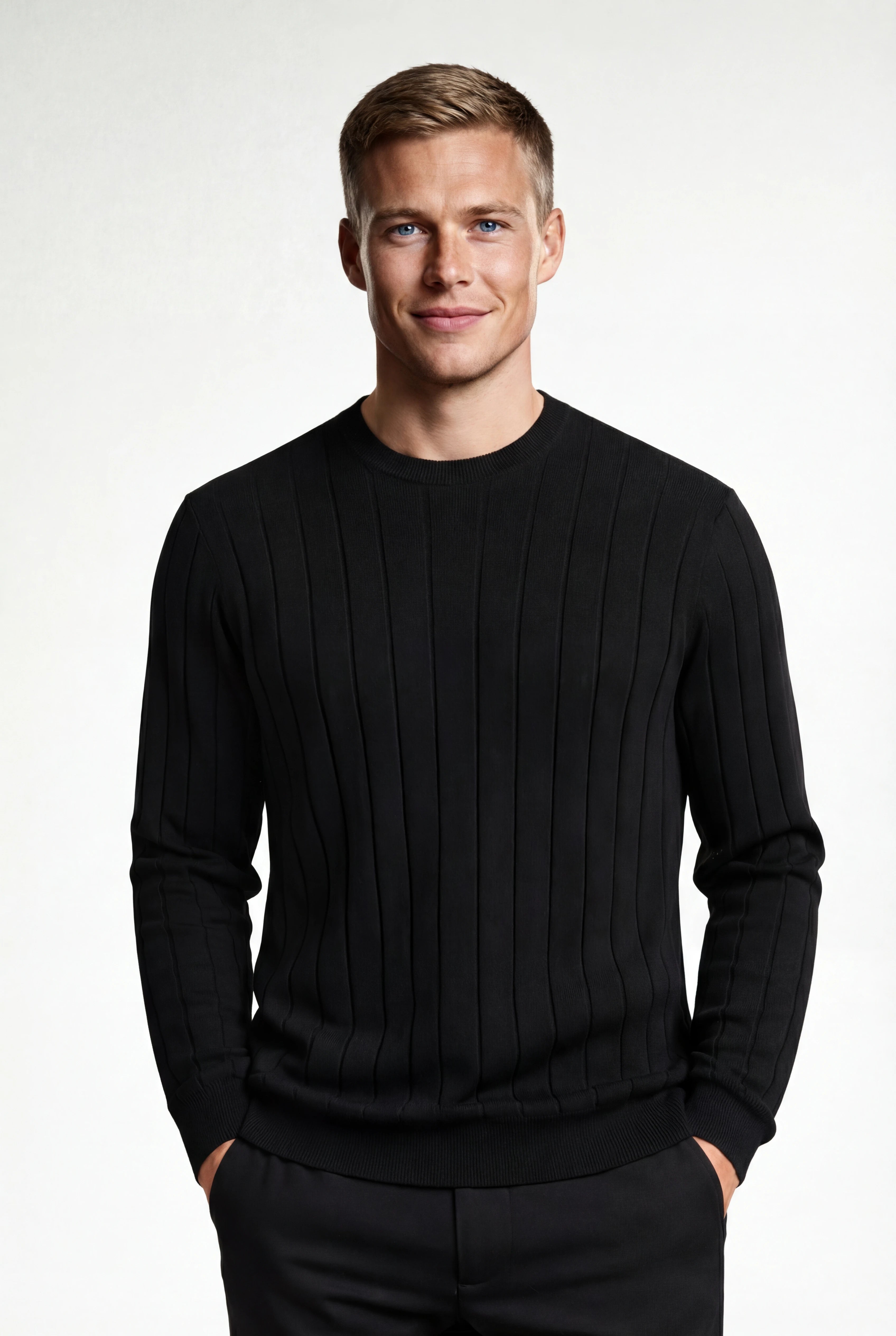 Ribstrikket herresweater med rund hals – Langærmet