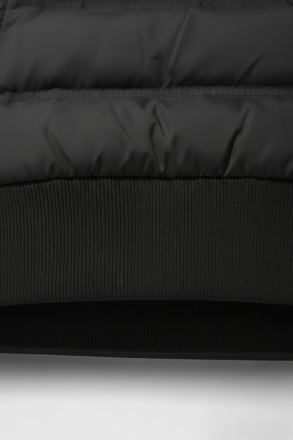 Løs pasform hættejakke med dun – Sort