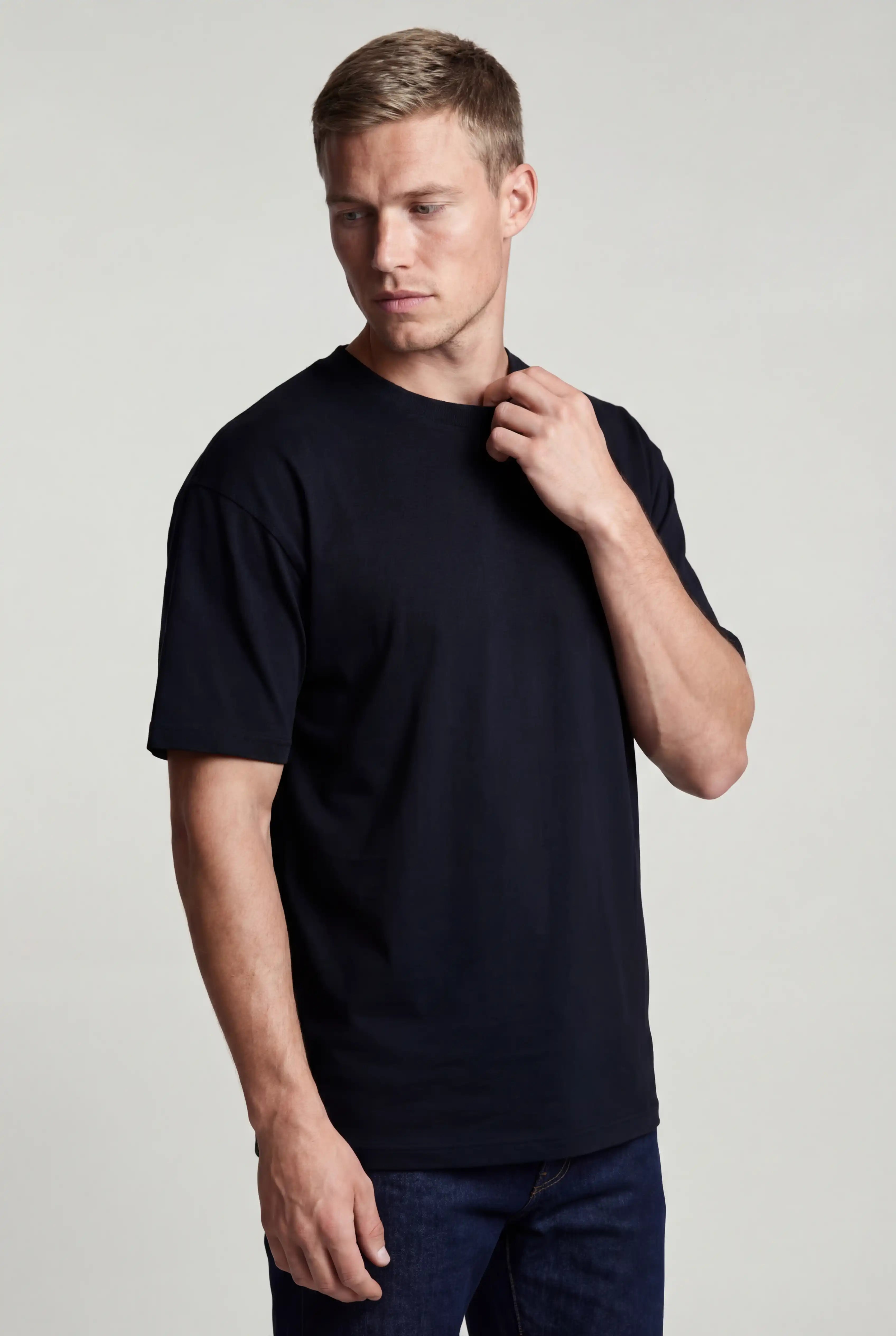 Herre T-shirt i Bomuld – Åndbar Kortærmet Rund Hals – Sort