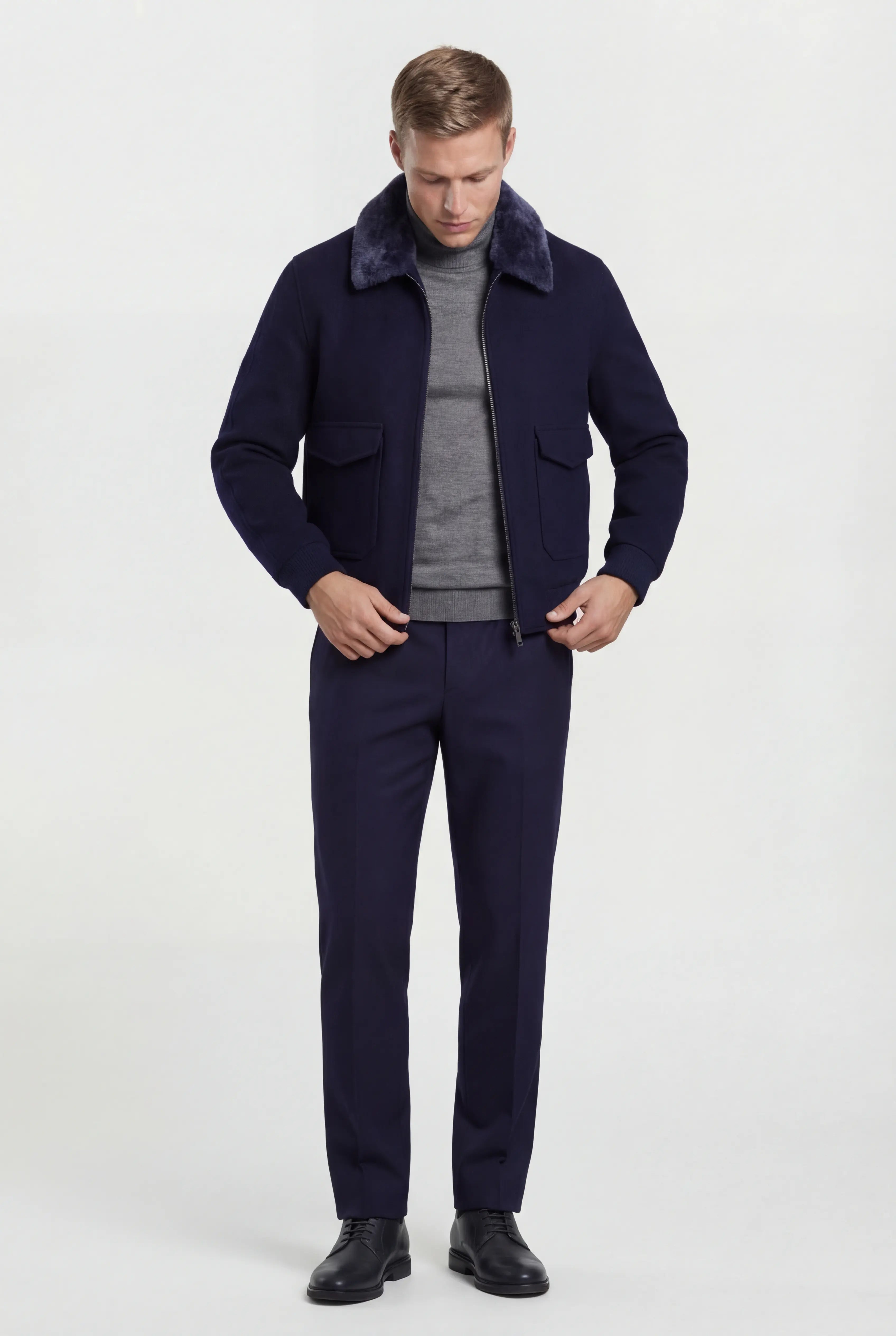 Kort herrejakke med pelsforet krave – lynlåslukning – mørk navy