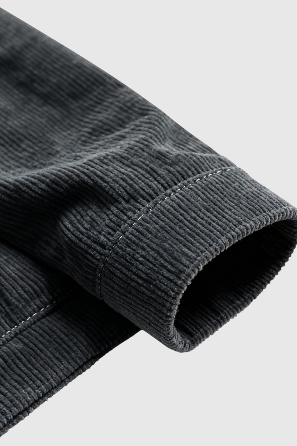 Herrejakke i fløjl med sherpa-krave og trykknapper - Mørk Koksgrå - - Jakker - Valmont Wear