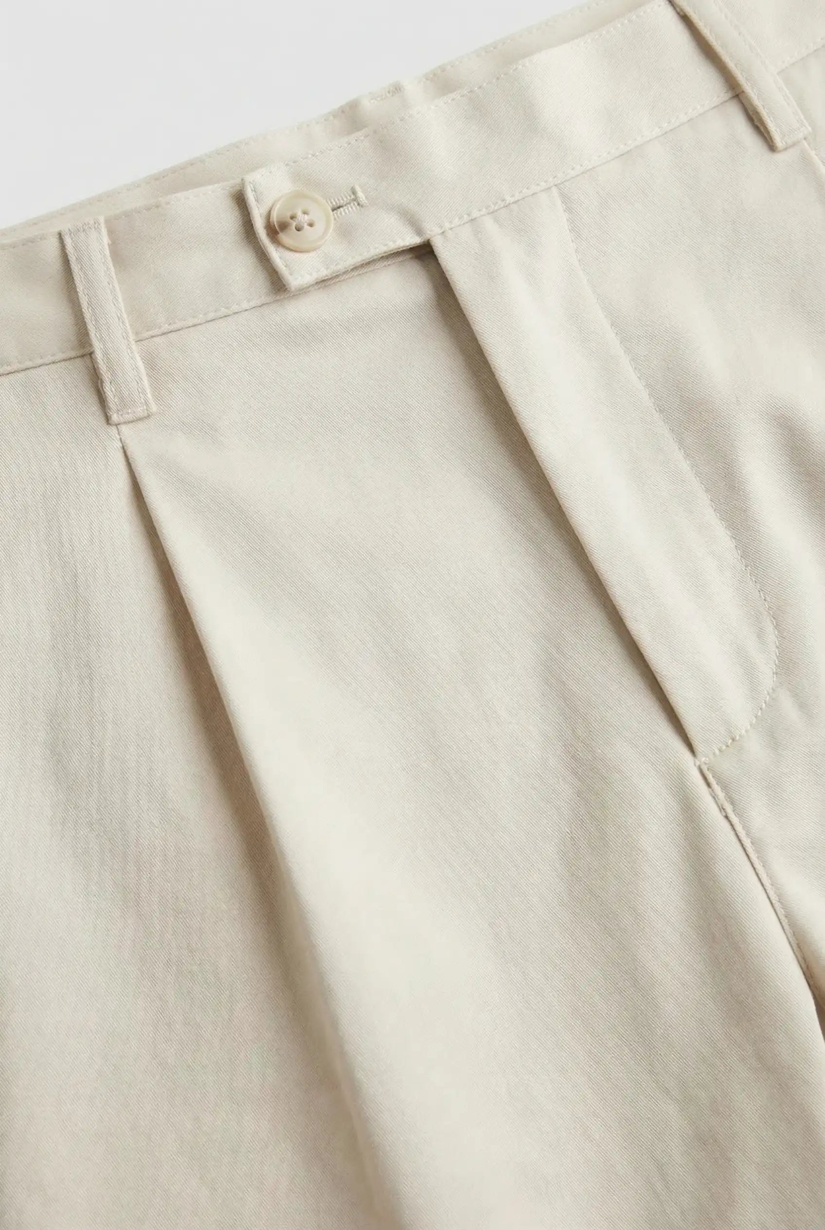 Herreshorts med læg og lommer – offwhite og alsidige