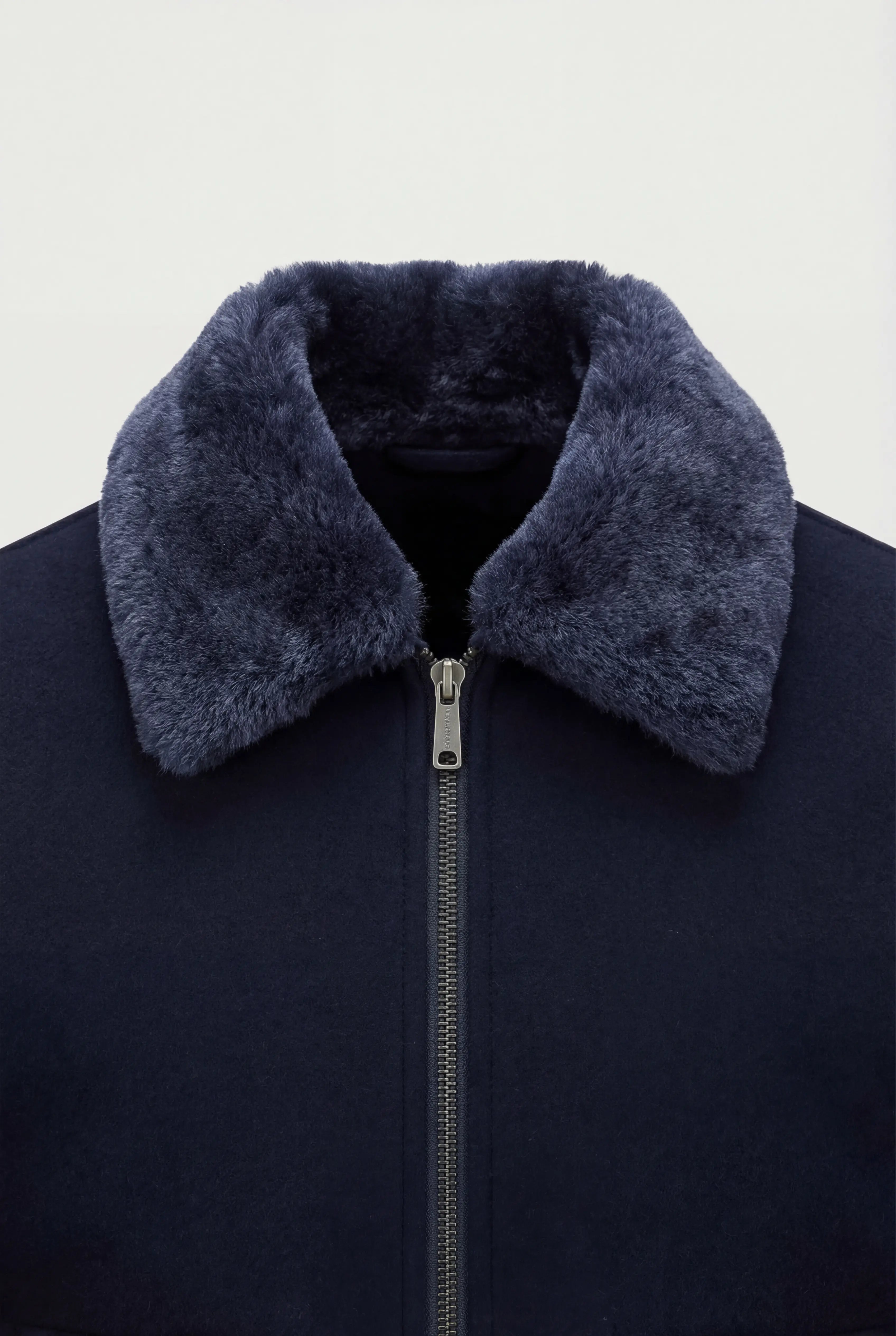 Kort herrejakke med pelsforet krave – lynlåslukning – mørk navy