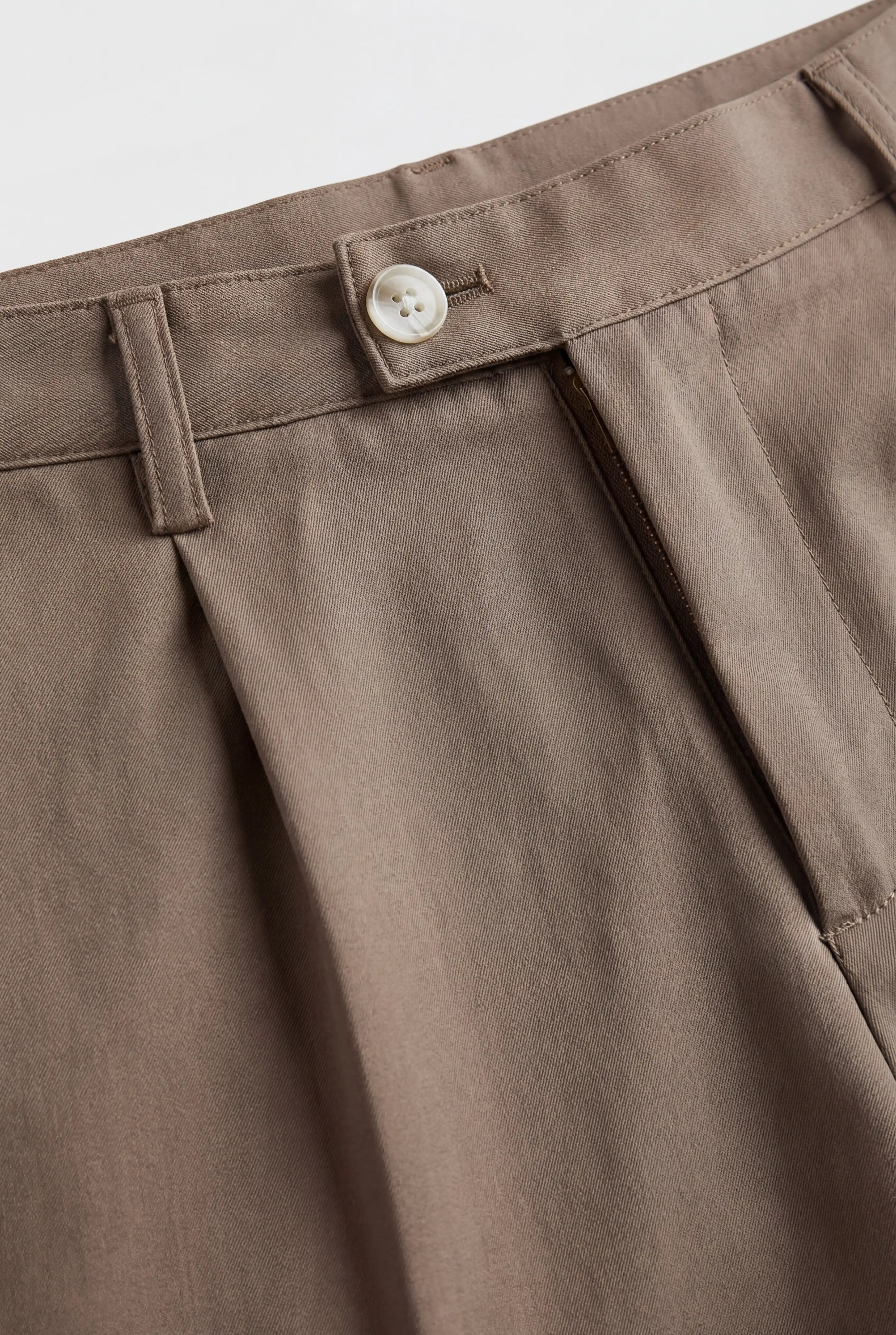 Herreshorts med læg og lommer – Taupe og alsidige