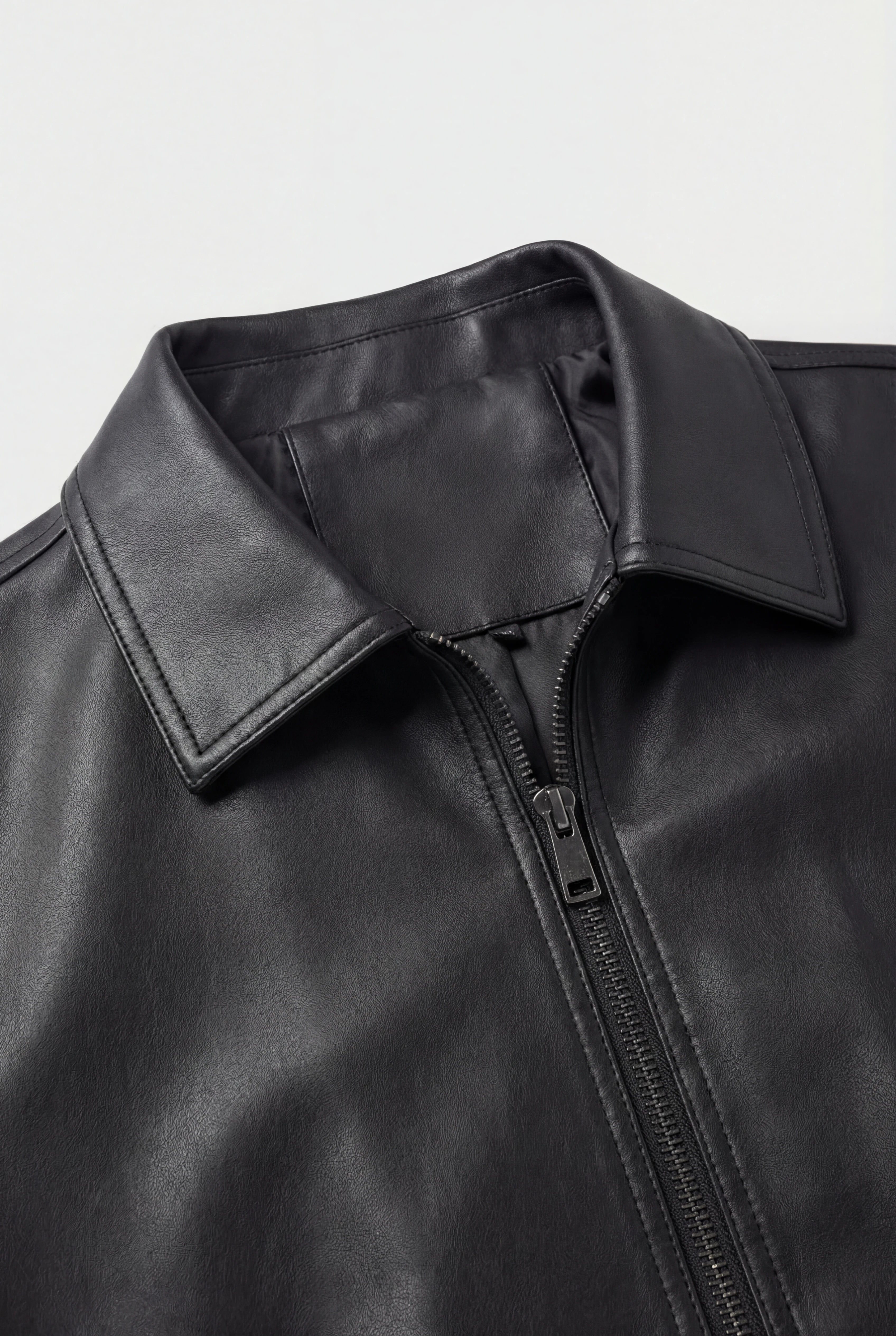 Herrejakke med læderlook og lynlåslukning – Sort