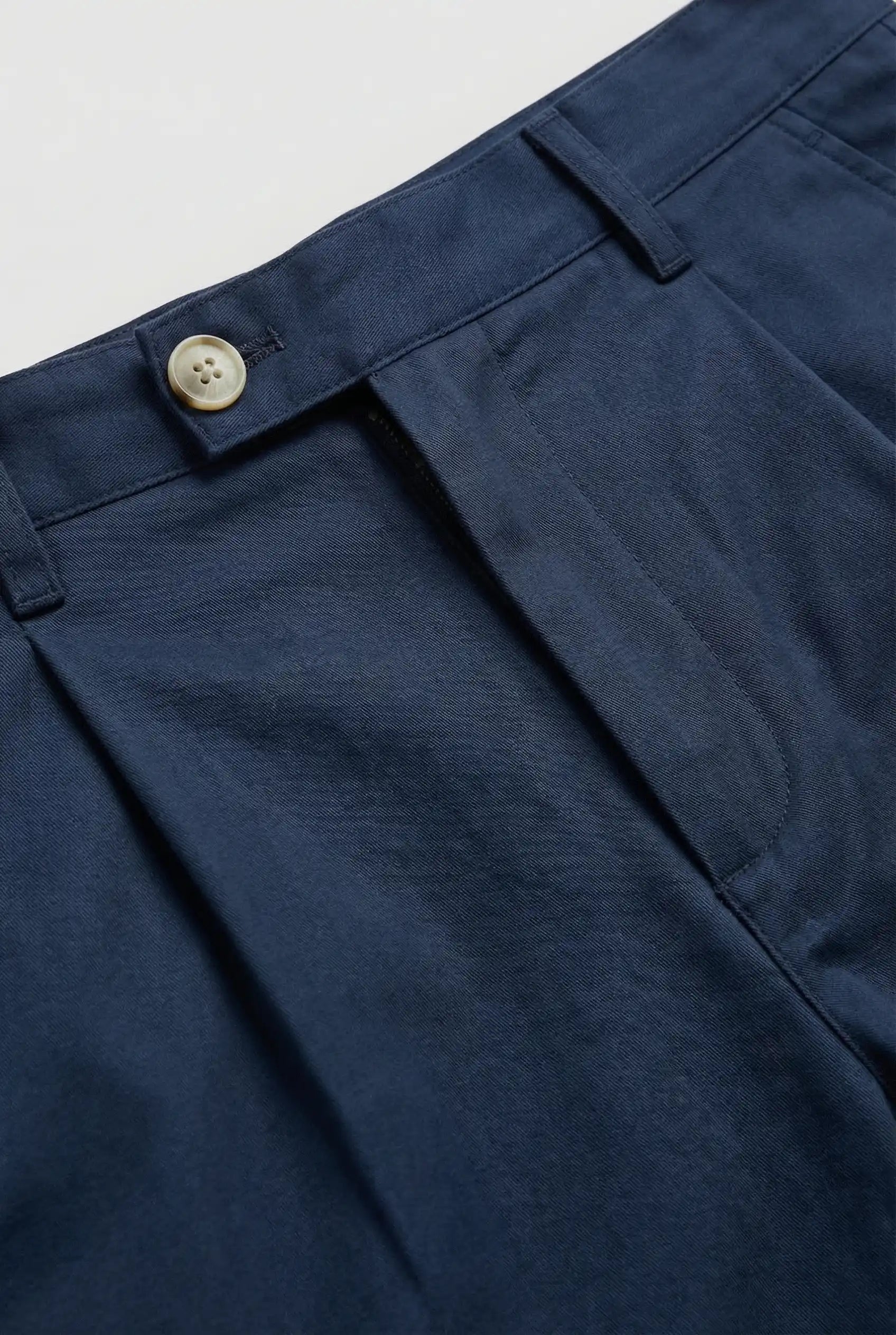 Herreshorts med læg og lommer – Marineblå og alsidige