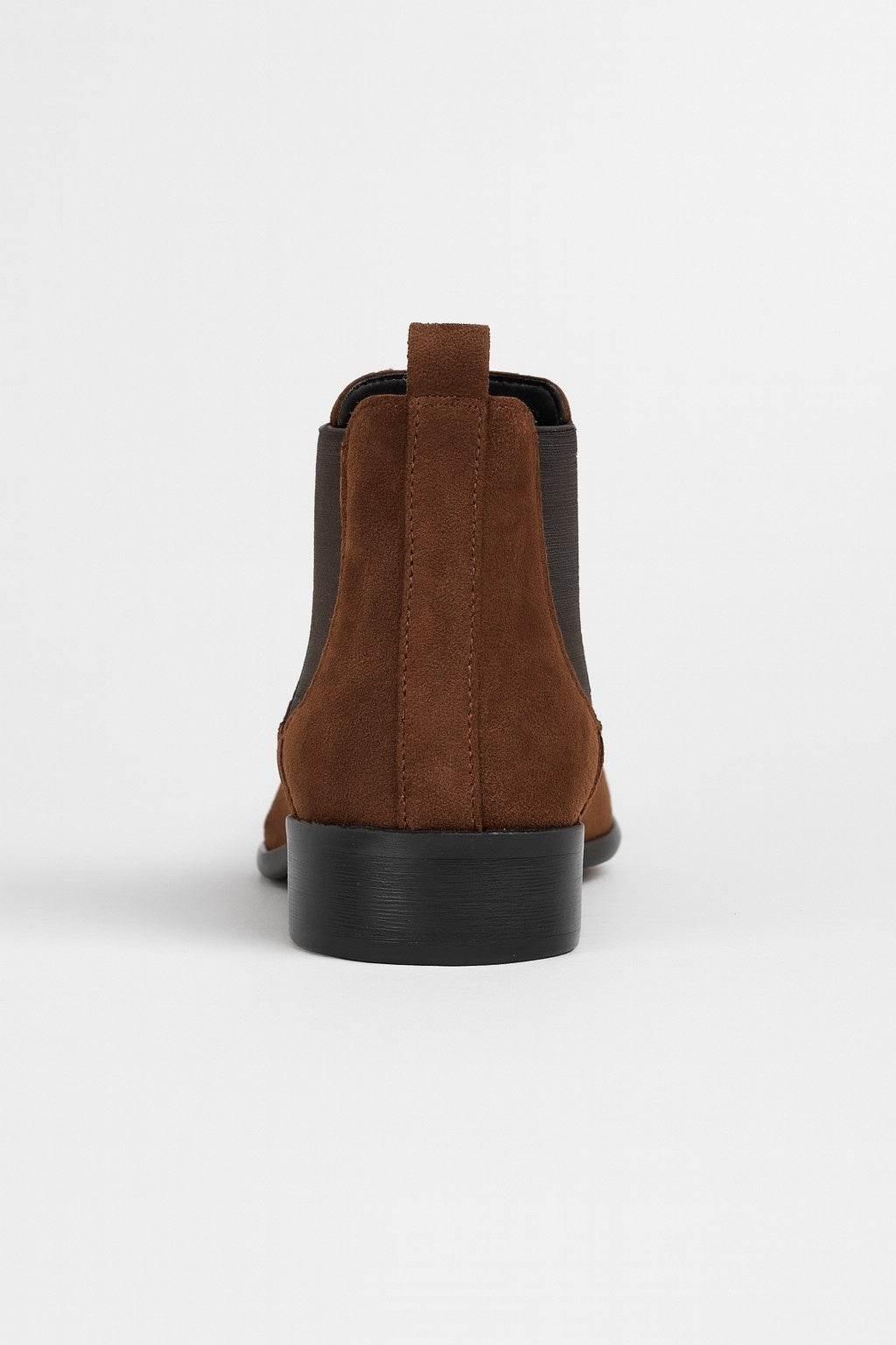 Minimalist Slip-On Chelsea Boots – Brun Ruskind-look, Elastiske Sidepaneler, Flad Hæl - - Boots - Valmont Wear