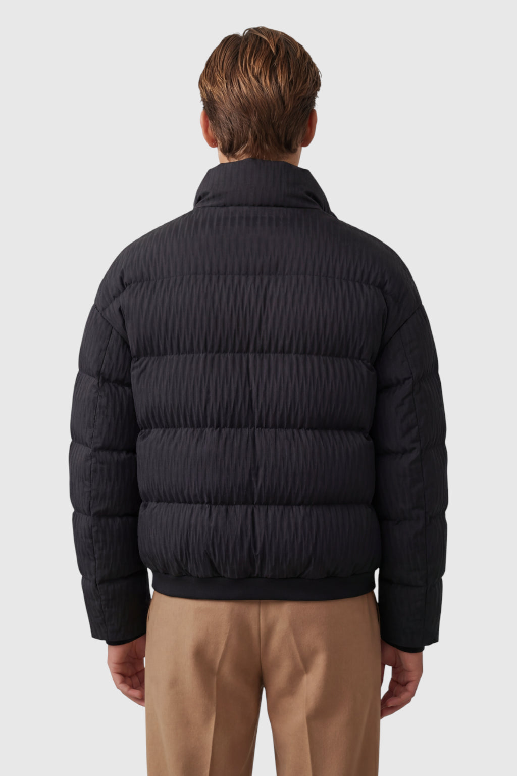 Kort quiltet pufferjakke med ståkrave – sort