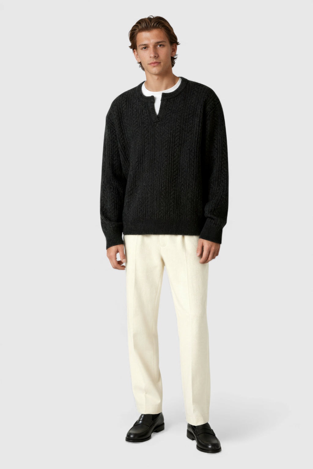 Herrestrik – Kabelstrikket Sweater med Lille V-Hals – Graphite Black