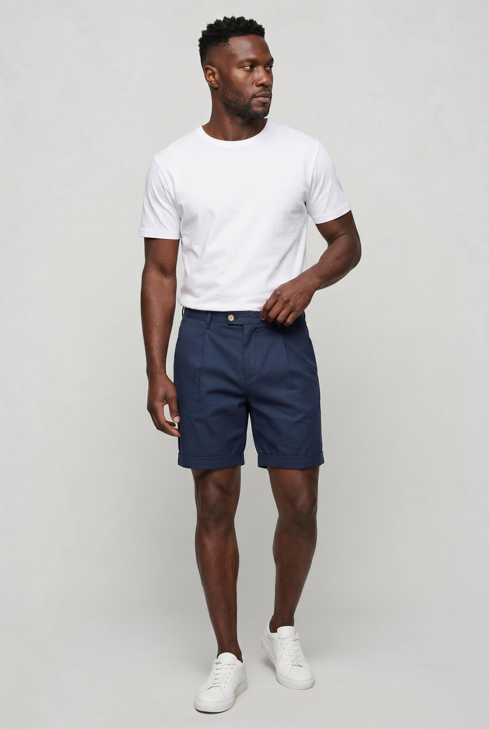 Valmont Wear marineblå hør shorts model hero
