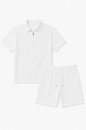 Hvidt todelt sommersæt til mænd med skjorte med halv lynlås og shorts