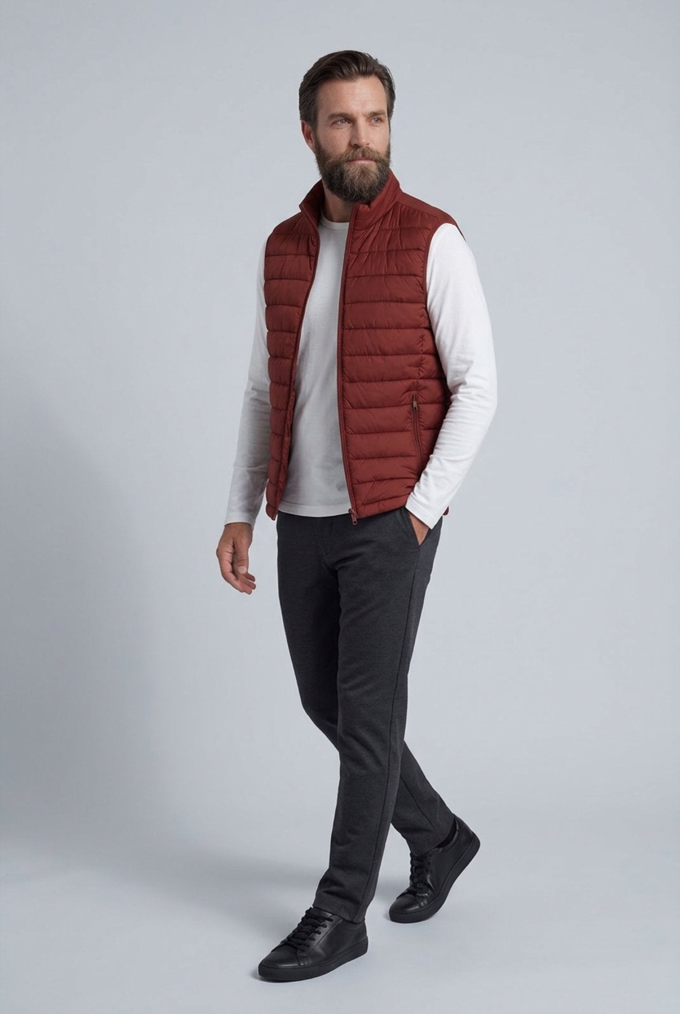 Premium Herre Murstensrød Puffervest - 03 full body zoomed
