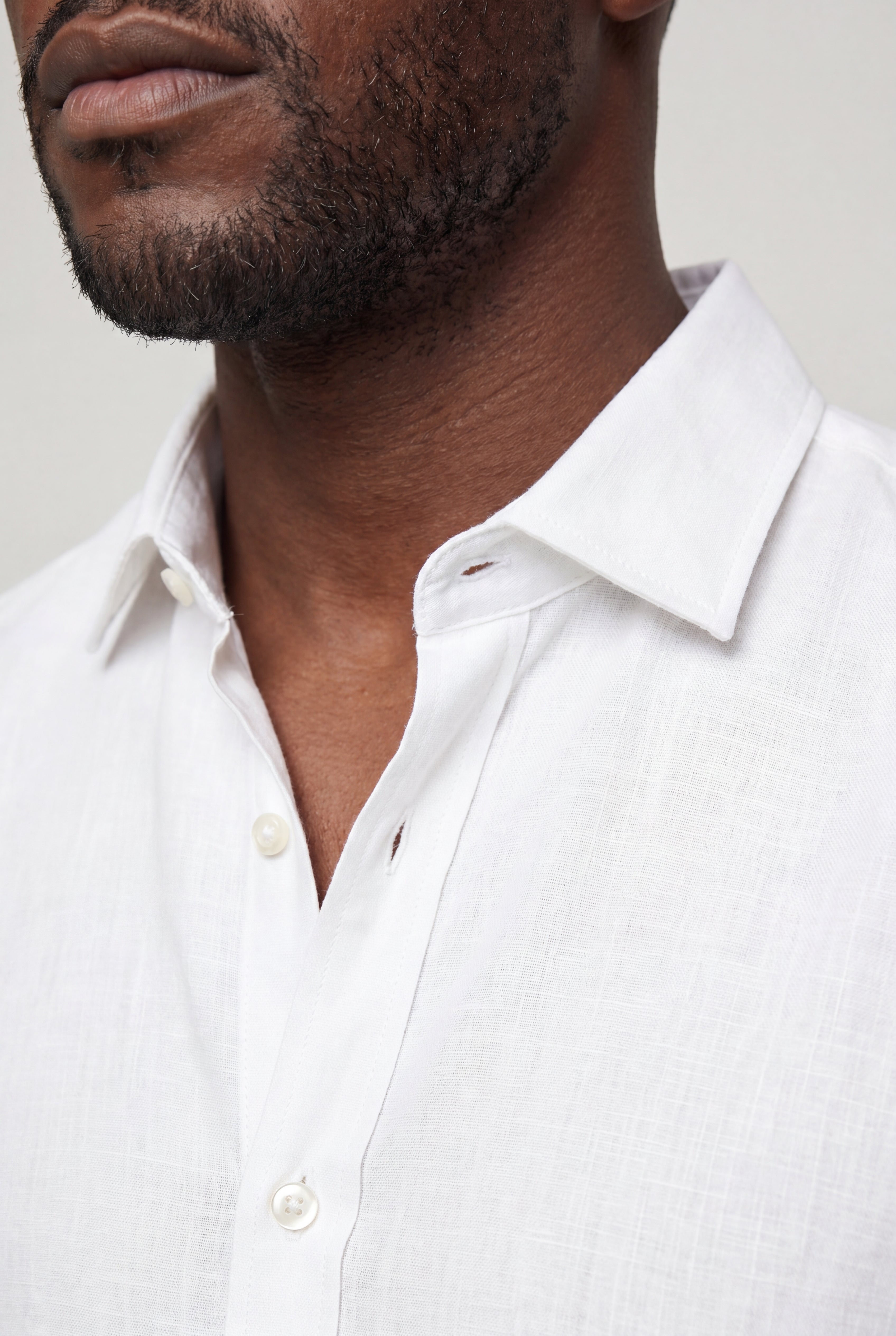 Valmont Wear hvid linnen skjorte premium hør collar close-up image 5