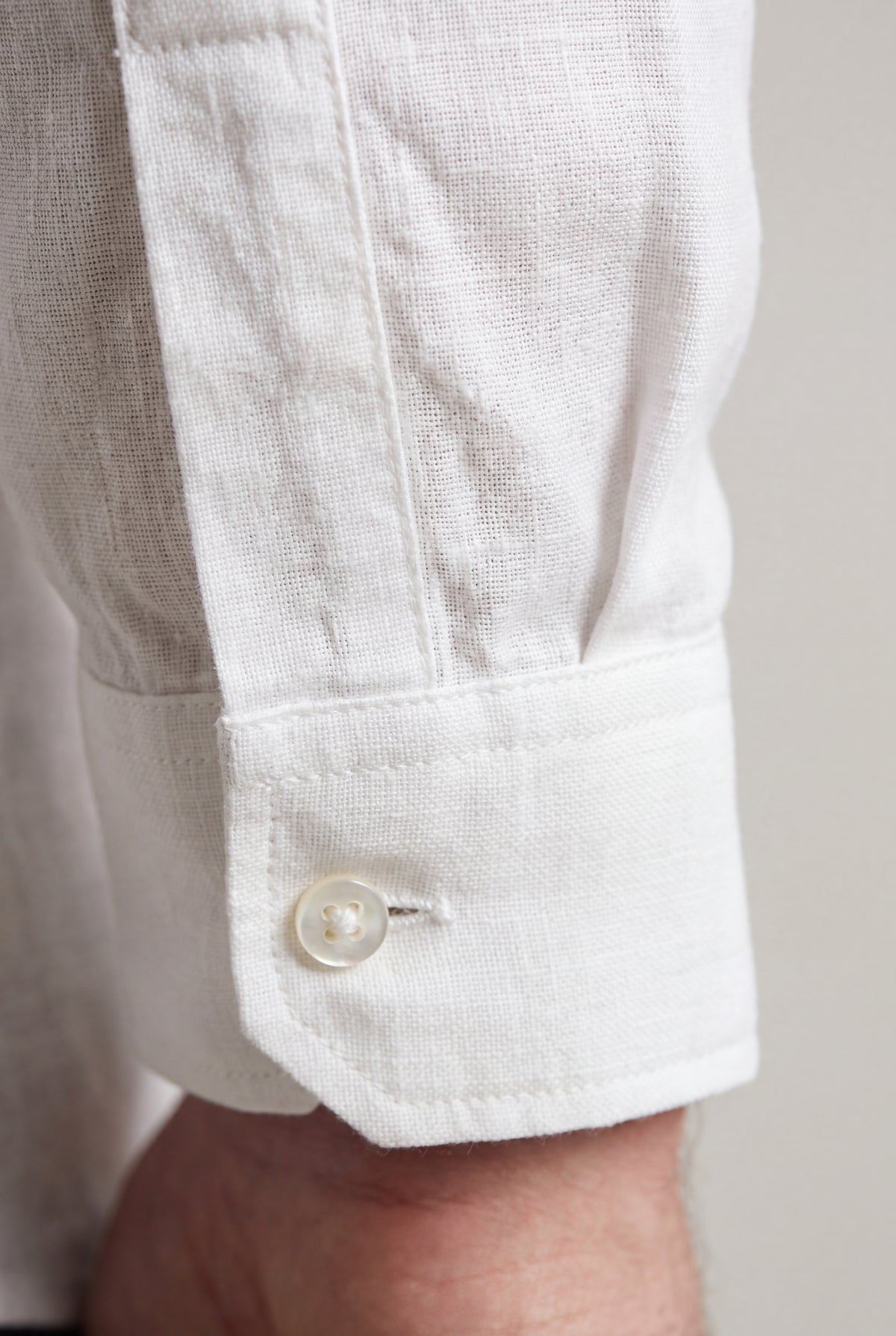 Valmont Wear hvid linnen skjorte premium hør fabric macro detail image 6