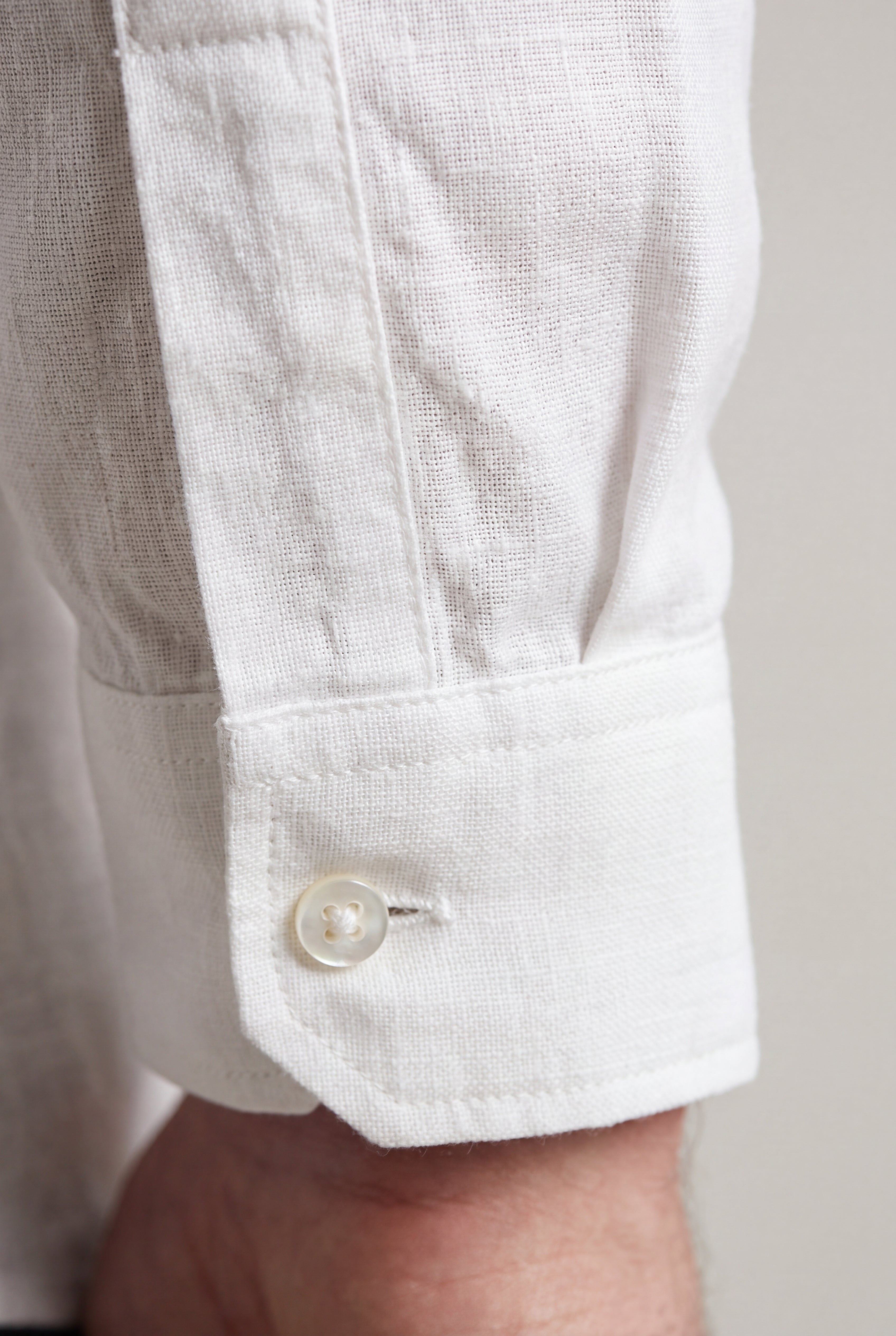 Valmont Wear hvid linnen skjorte premium hør fabric macro detail image 6