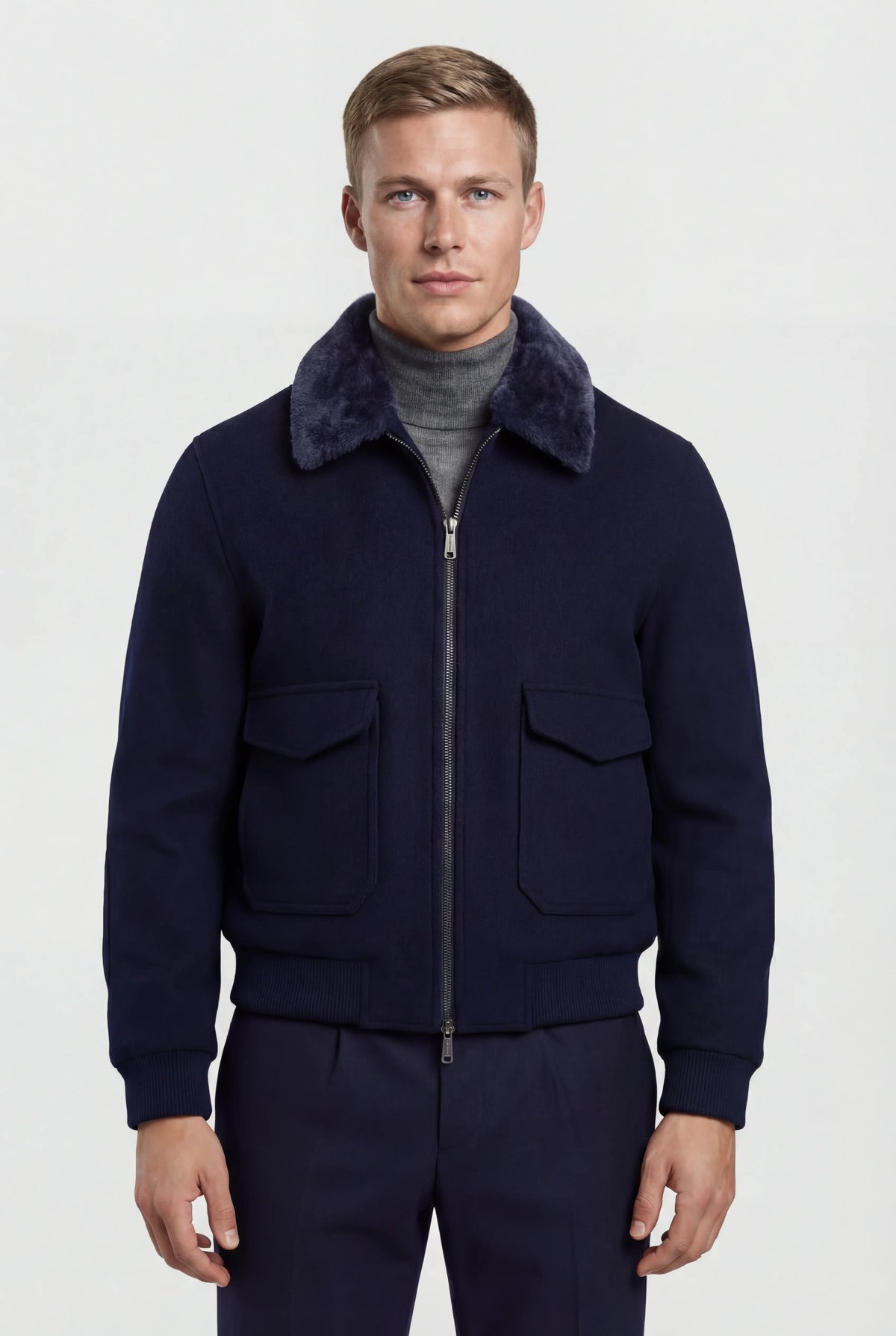 Kort herrejakke med pelsforet krave - lynlåslukning - mørk navy - Bomberjakke - Valmont Wear