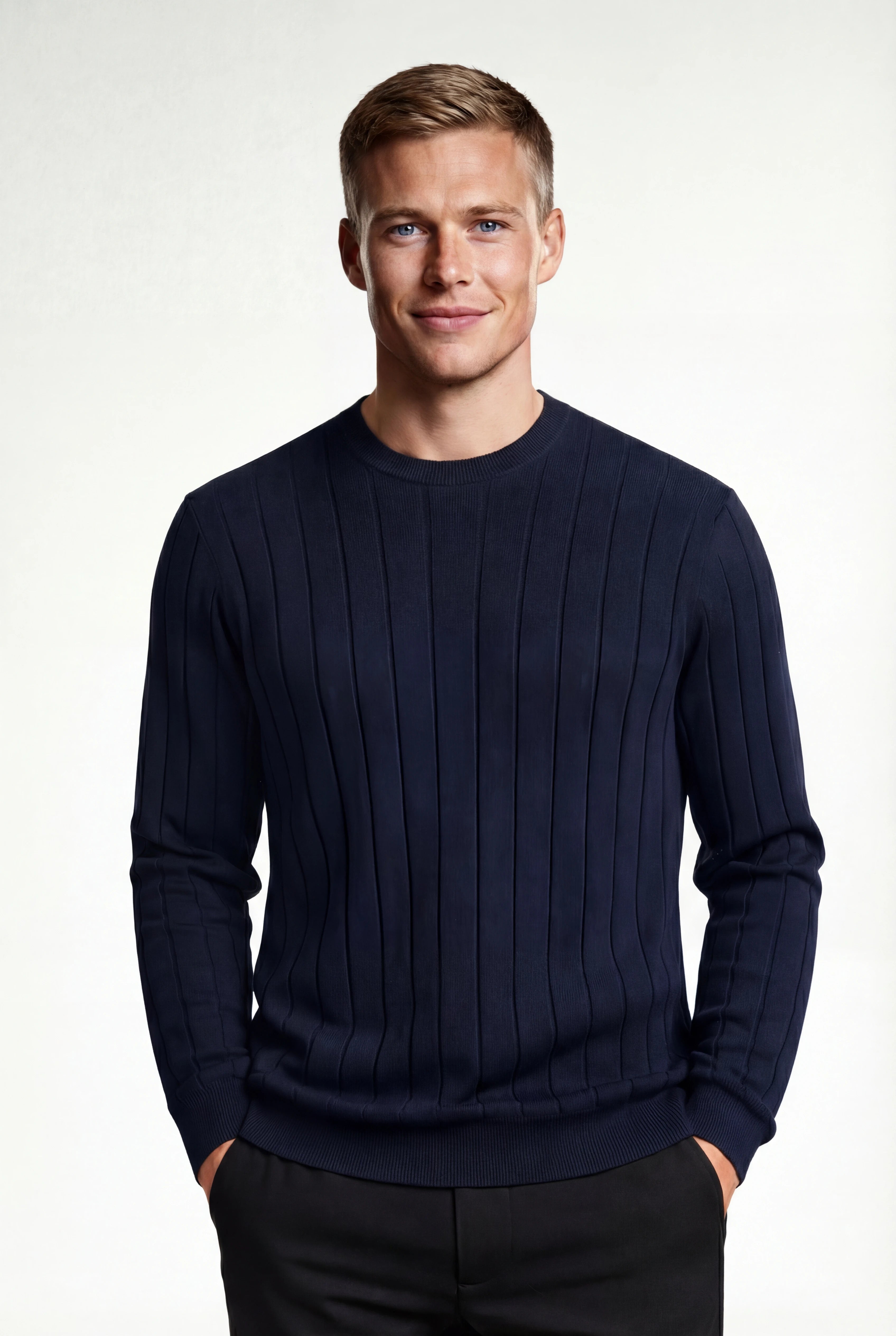 Ribstrikket herresweater med rund hals – Langærmet, navyblå