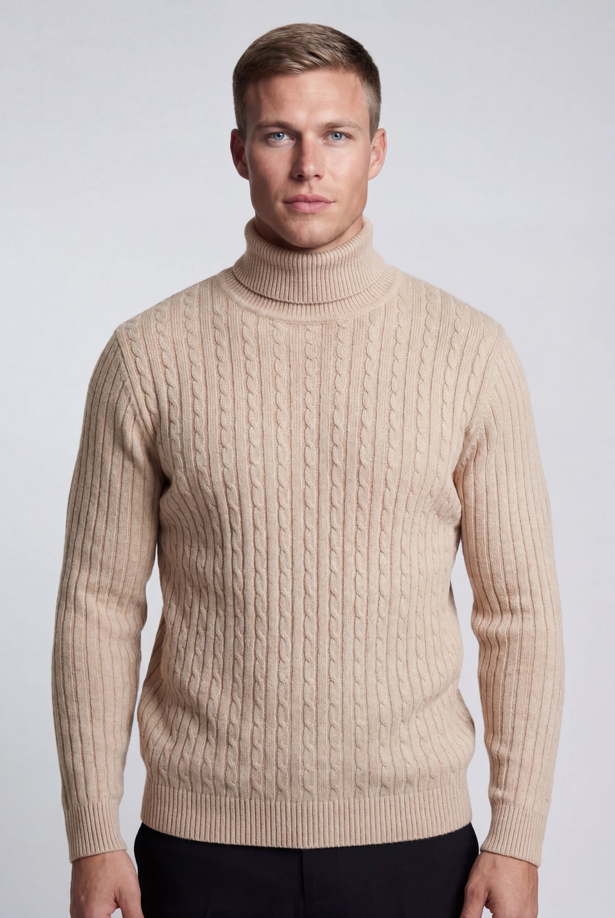 Herre rullekravesweater i kabelstrik med regular fit - Beige - Sweater - Valmont Wear