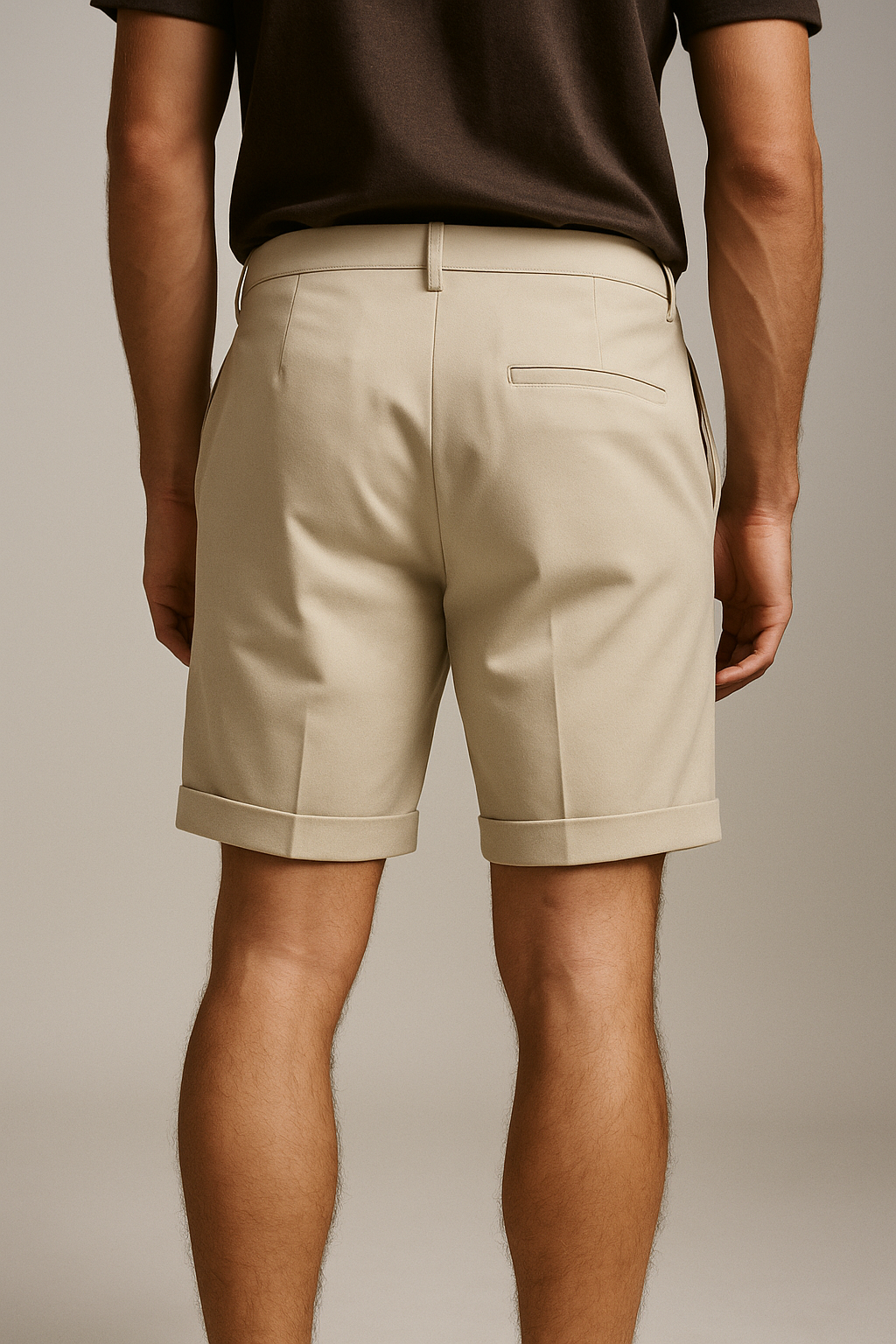 Herreshorts med læg og lommer – beige og alsidige - - Shorts - Valmont Wear