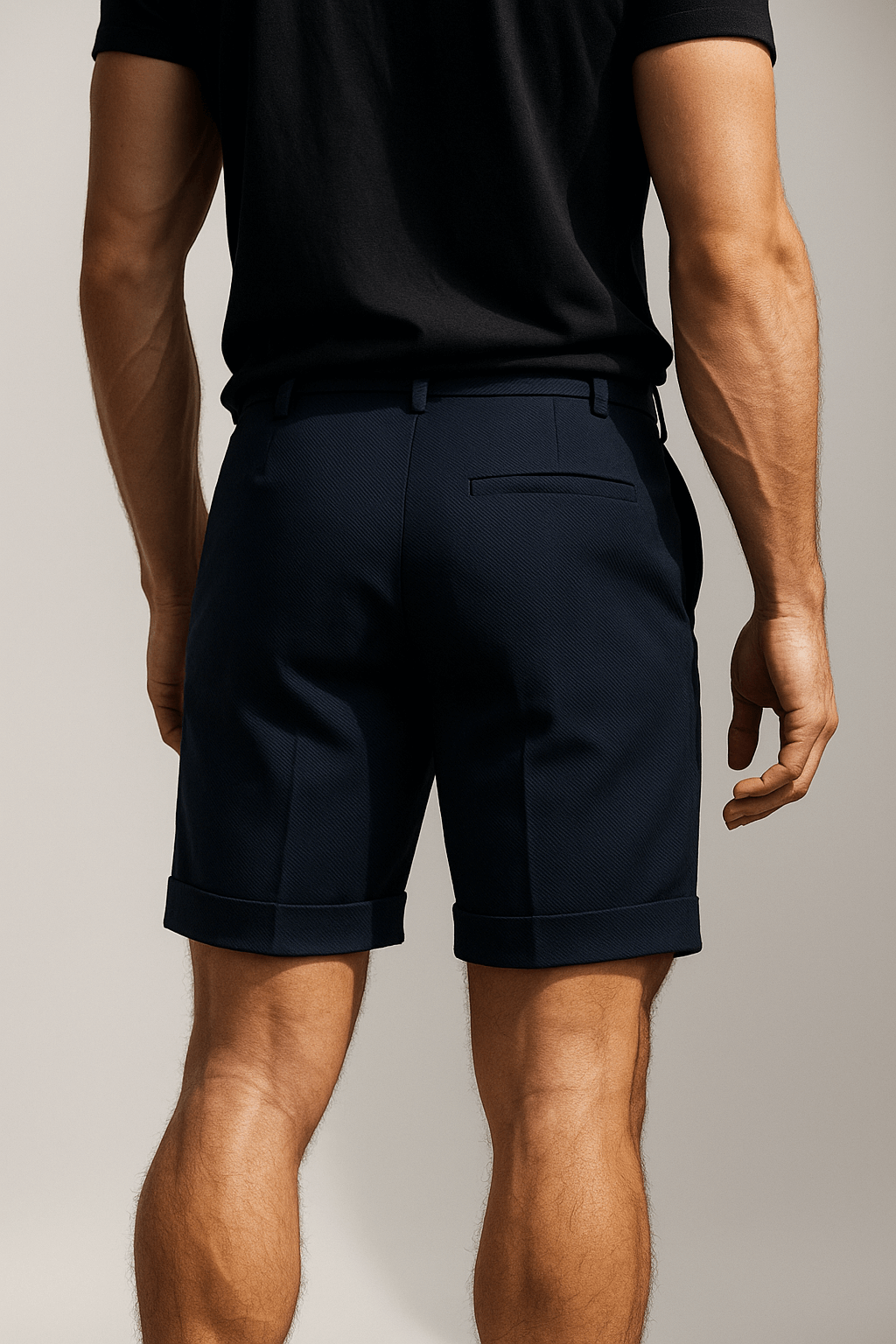 Herreshorts med læg og lommer – Marineblå og alsidige - - Shorts - Valmont Wear