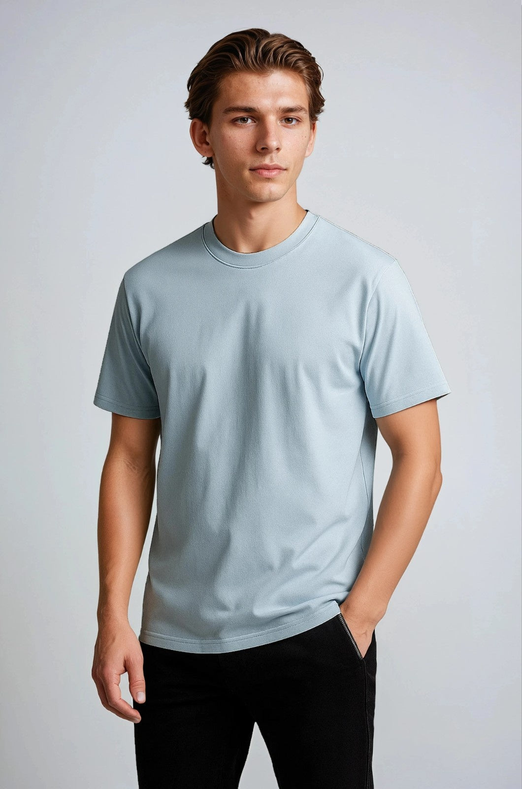 Herre T-shirt i Bomuld – Åndbar Kortærmet Rund Hals – Tågeblå - - Herre T-shirts - Valmont Wear