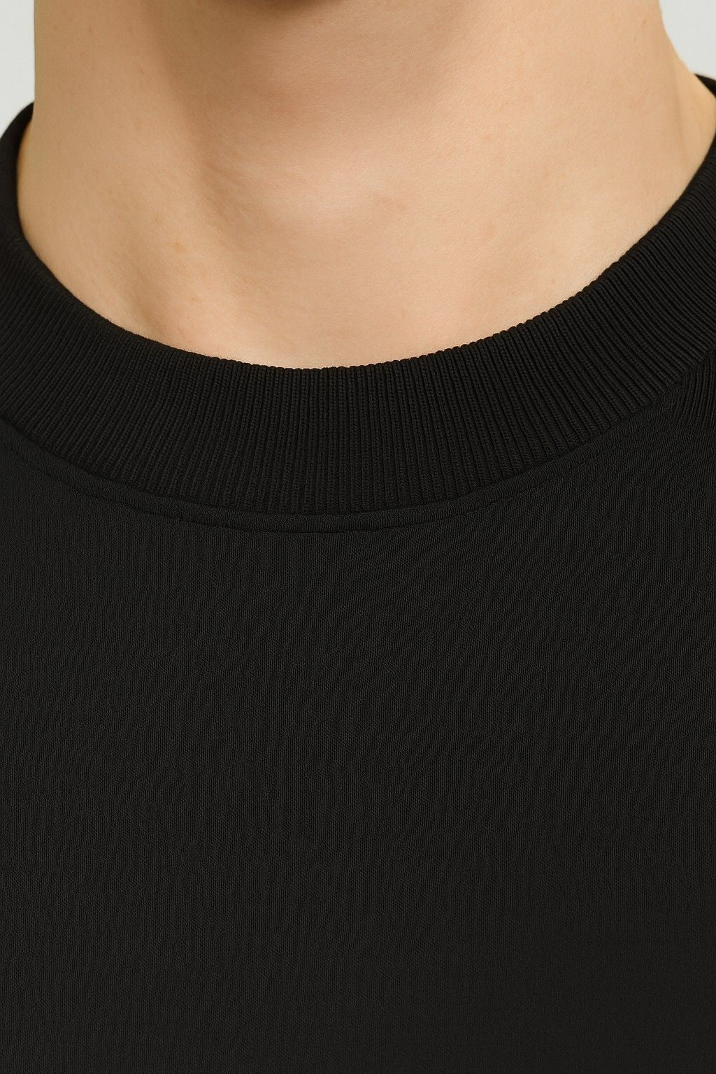 Herre T-shirt i Bomuld – Åndbar Kortærmet Rund Hals – Kulsort - - Herre T-shirts - Valmont Wear