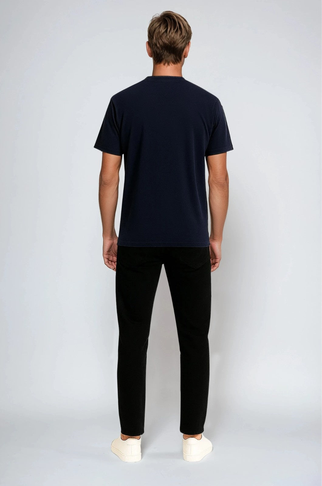 Herre T-shirt i Bomuld – Åndbar Kortærmet Rund Hals – Kulsort - - Herre T-shirts - Valmont Wear