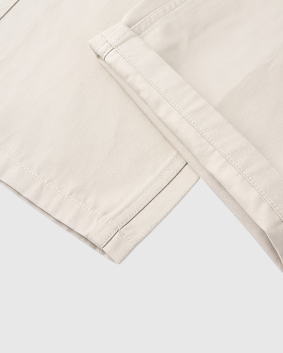 Herre Chinos i Sandy Beige – Løs Pasform - - Chinos - Valmont Wear