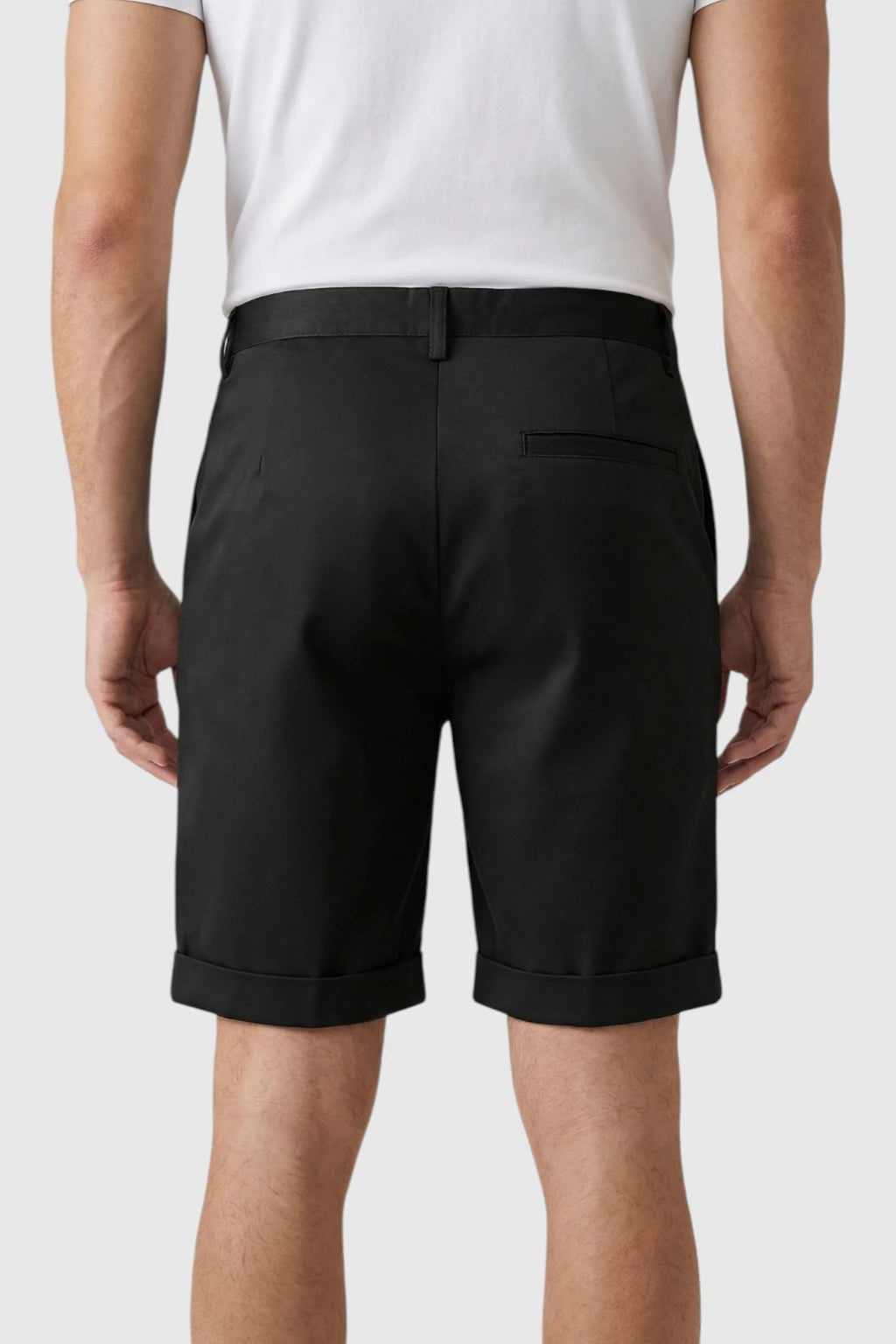 Herreshorts med læg og lommer - sort og alsidige - Shorts - Valmont Wear