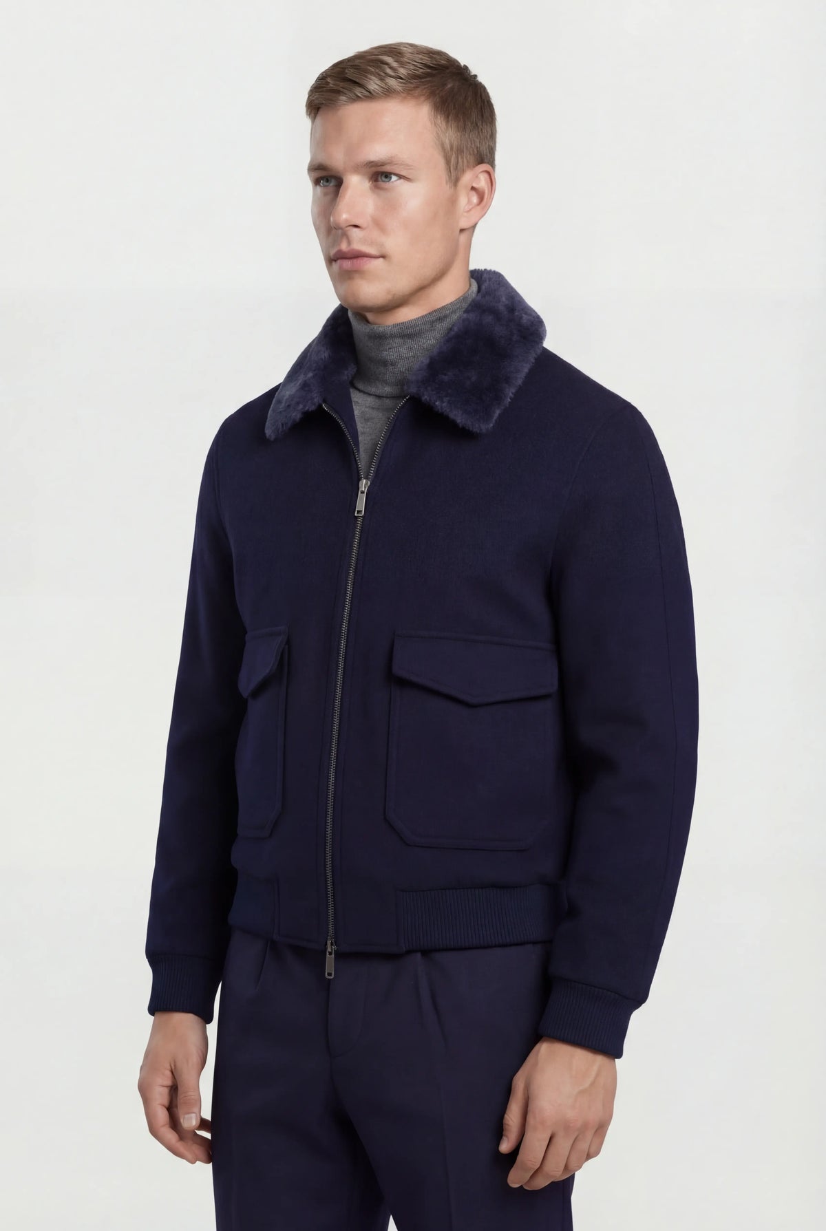Kort herrejakke med pelsforet krave - lynlåslukning - mørk navy - Bomberjakke - Valmont Wear