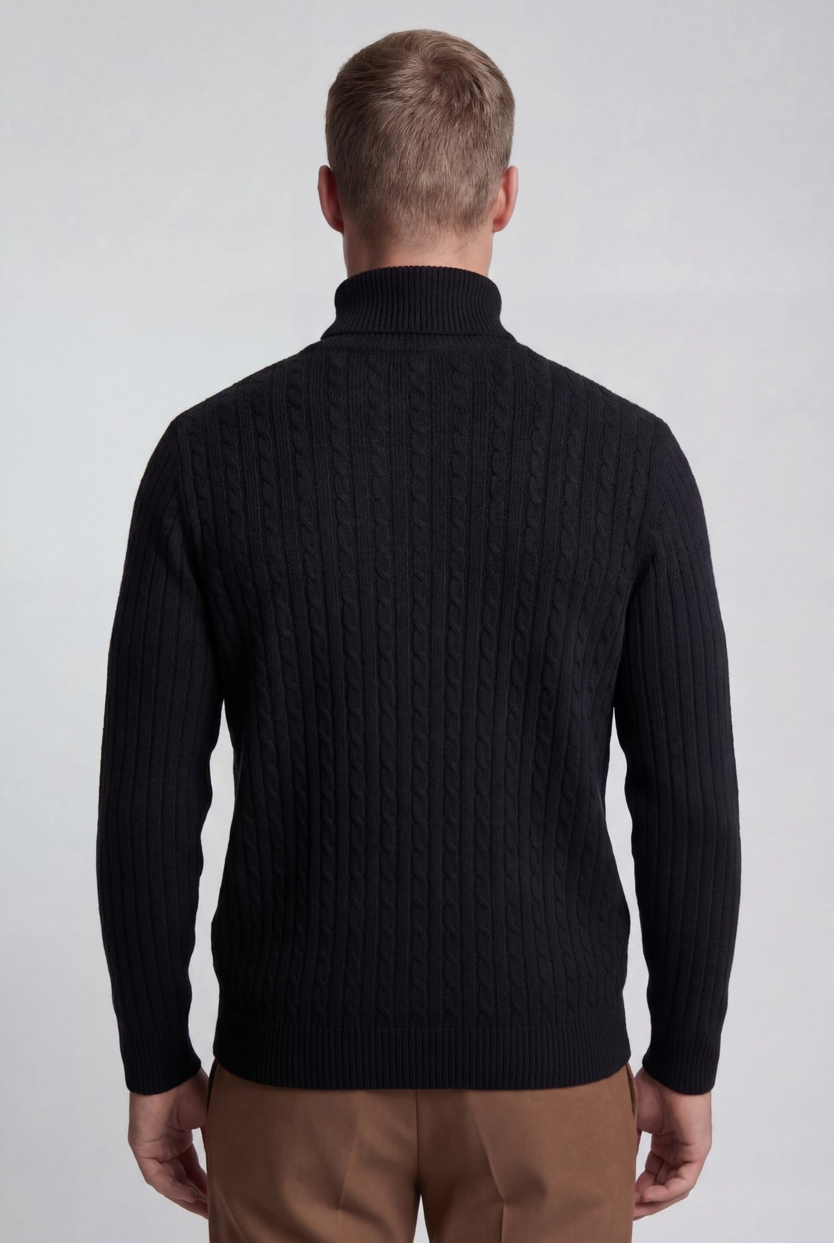 Herre rullekravesweater i kabelstrik med regular fit - Sort - Sweater - Valmont Wear