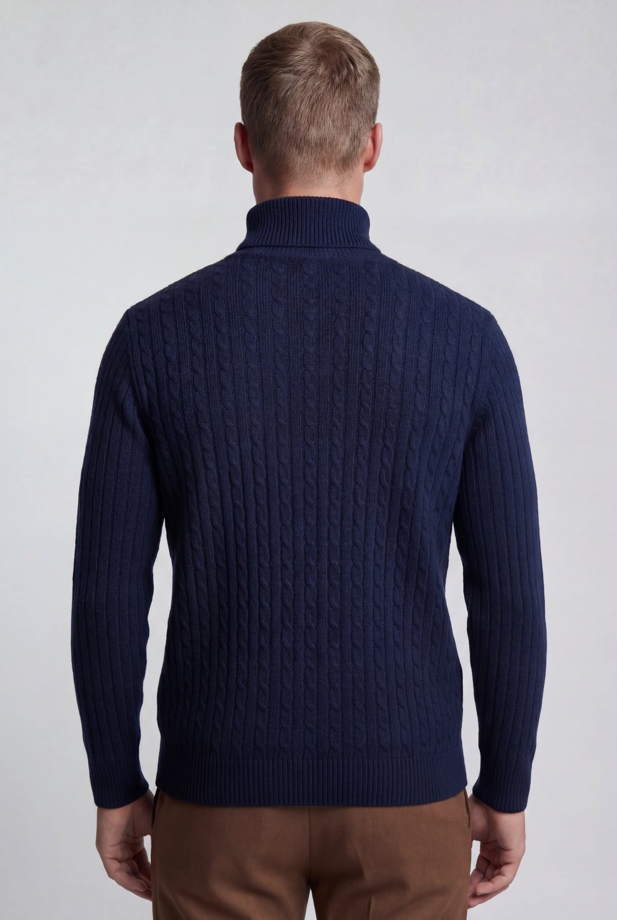 Herre rullekravesweater i kabelstrik med regular fit - Marineblå - Sweater - Valmont Wear