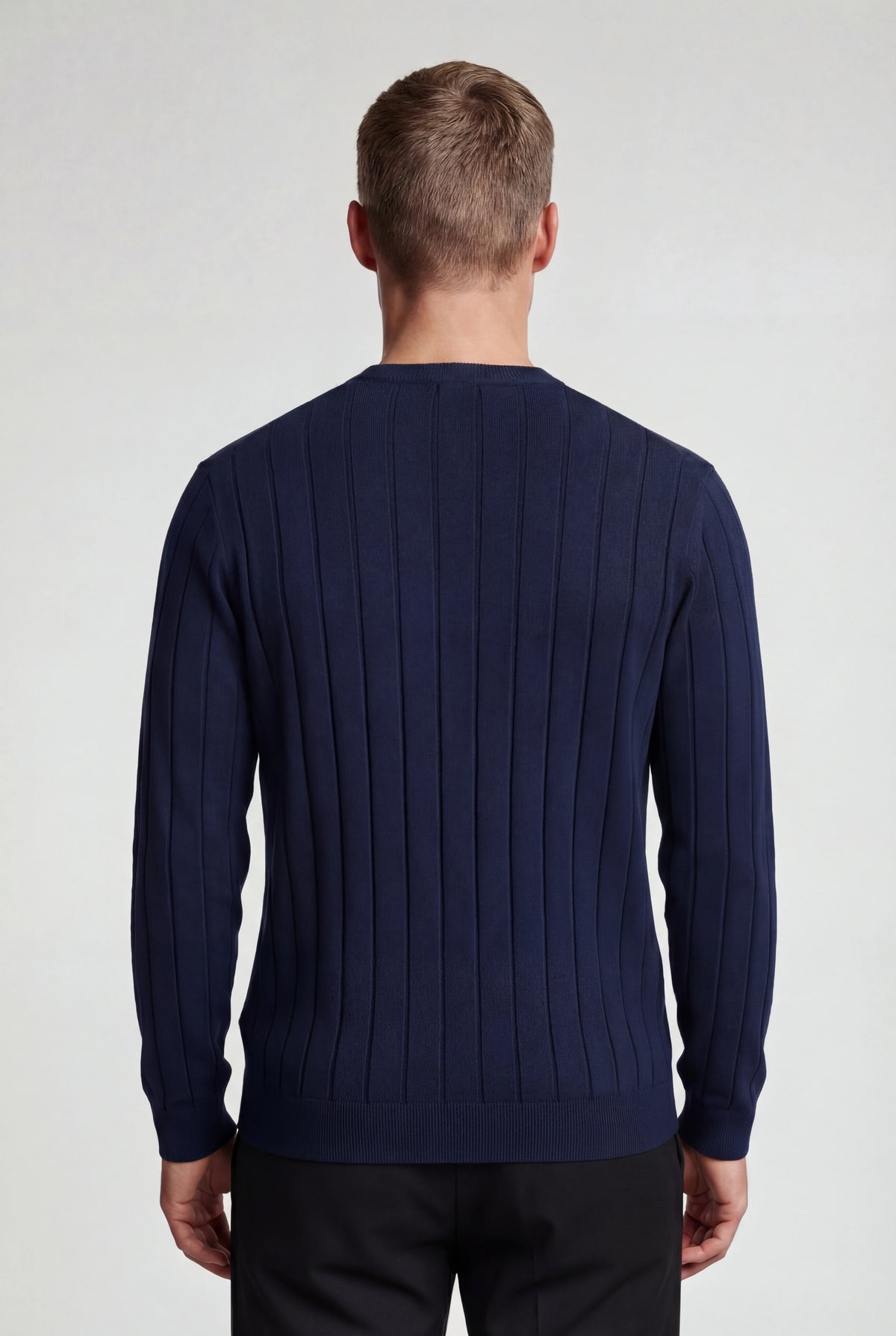 Ribstrikket herresweater med rund hals - Langærmet, navyblå - Sweater - Valmont Wear