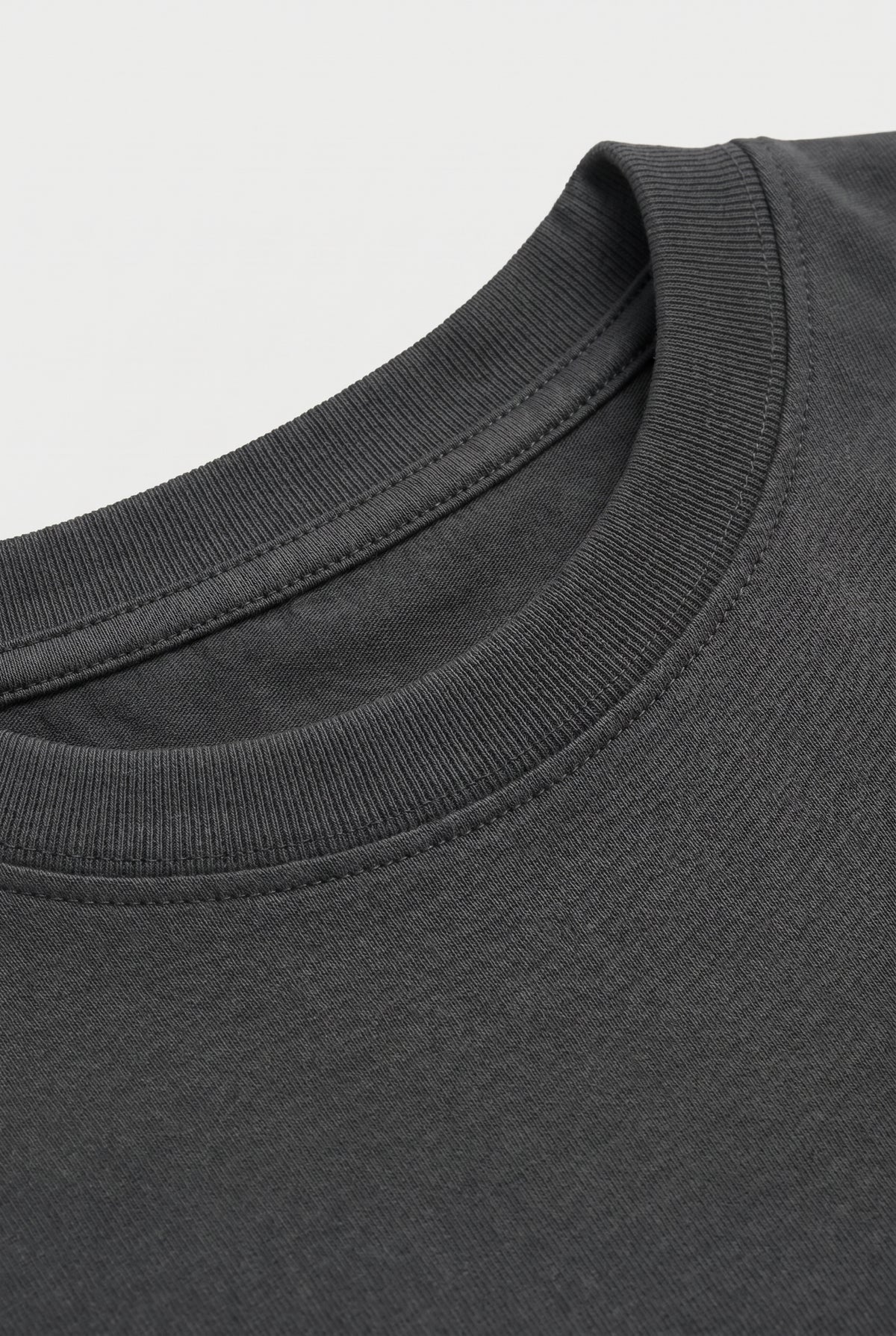 Antracit - neckline detail