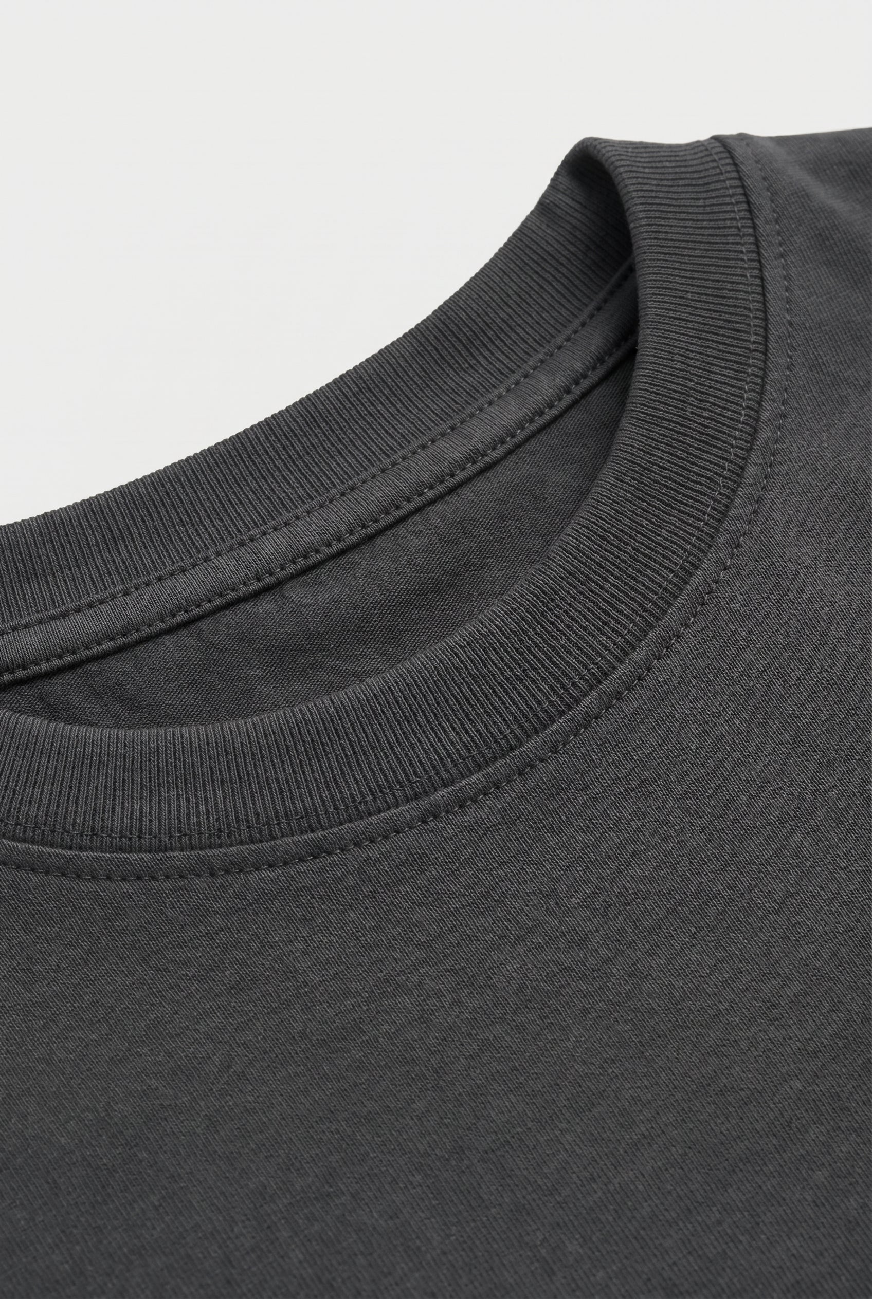 Antracit - neckline detail