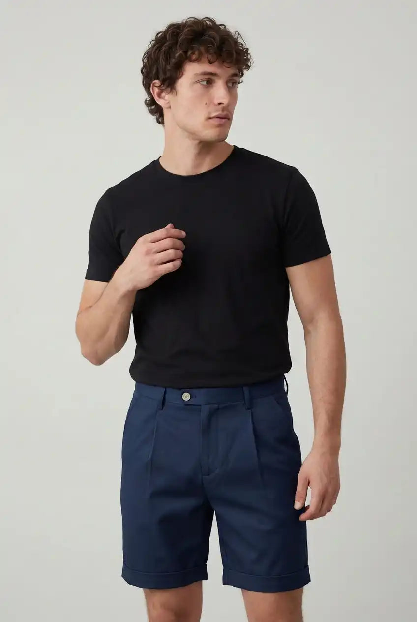 Herreshorts med læg og lommer - Marineblå og alsidige - Shorts - Valmont Wear