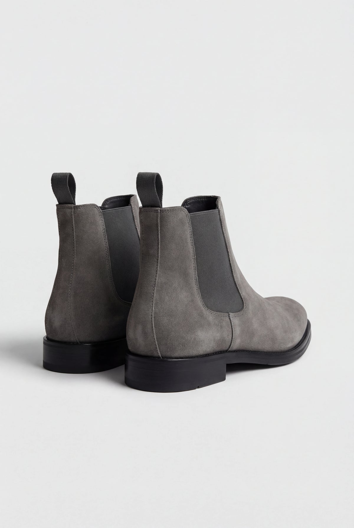 Chelsea Boots til Mænd i Ruskind med Elastiske Sidepaneler - Grå - Boots - Valmont Wear