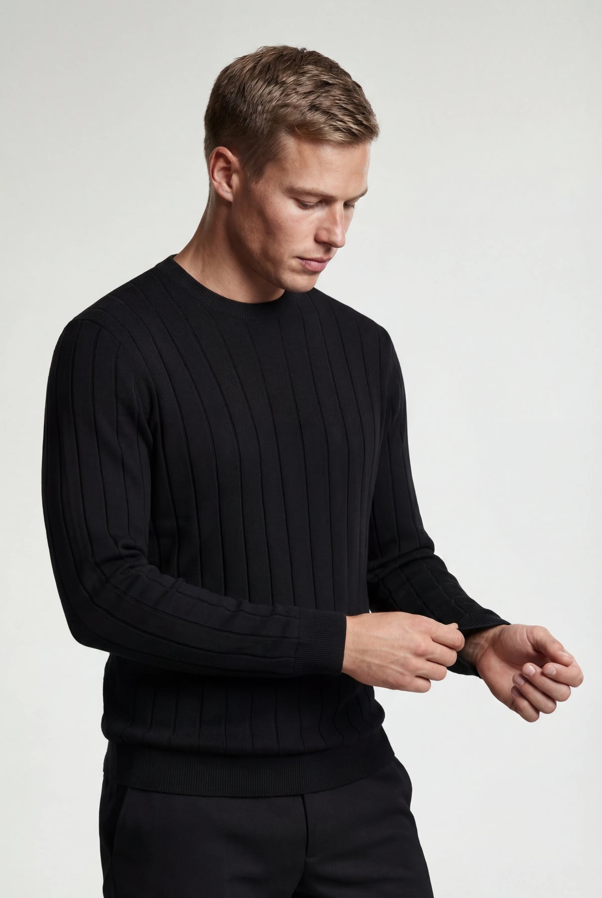 Ribstrikket herresweater med rund hals - Langærmet - Sweater - Valmont Wear