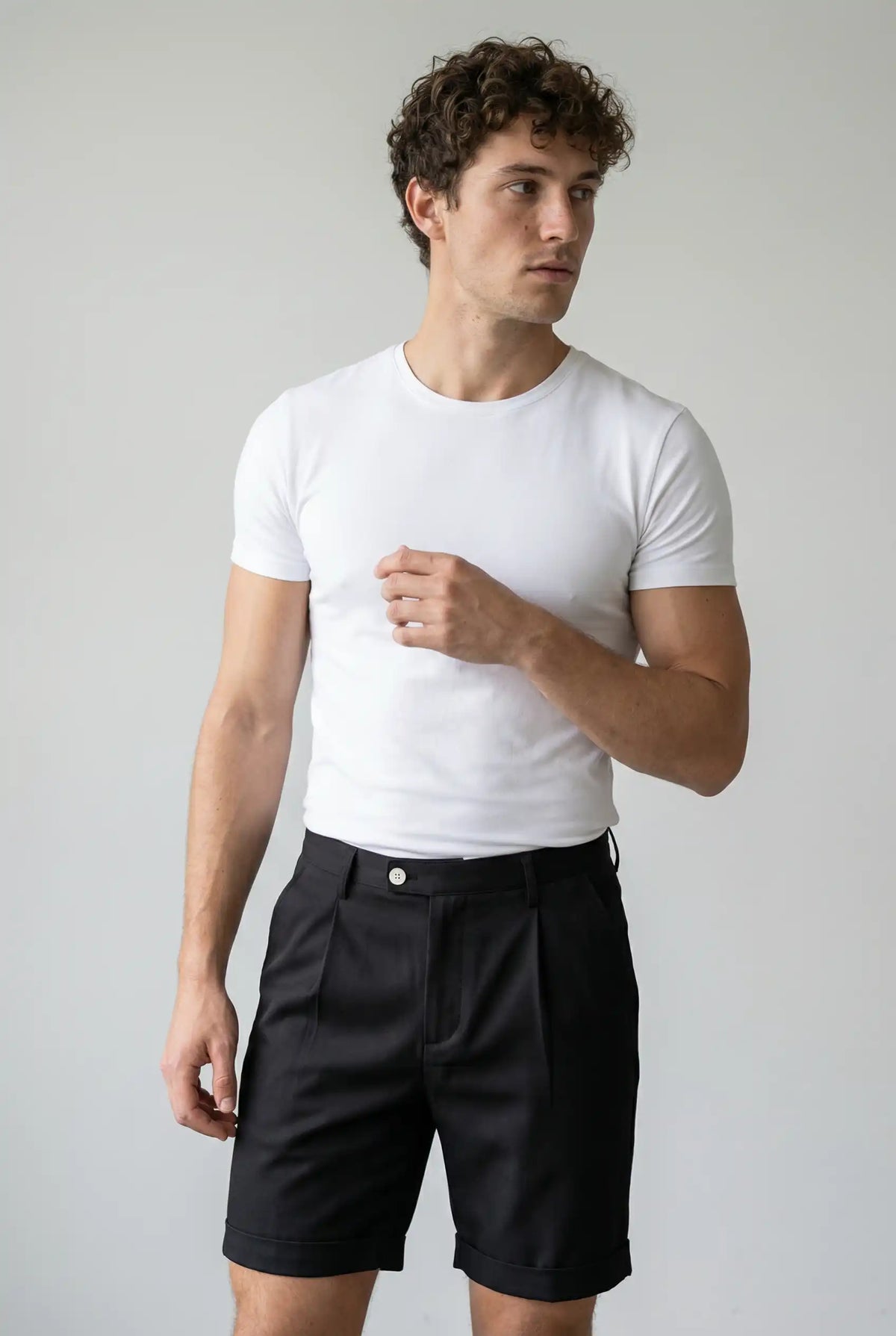 Herreshorts med læg og lommer - sort og alsidige - Shorts - Valmont Wear