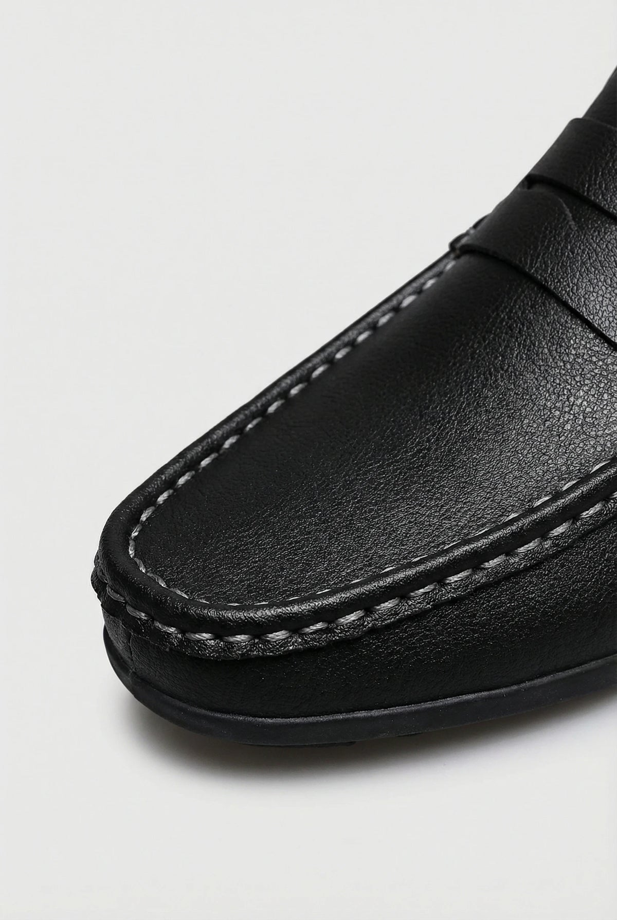 Sorte slip-on penny loafers til mænd med gummisål - Loafers - Valmont Wear