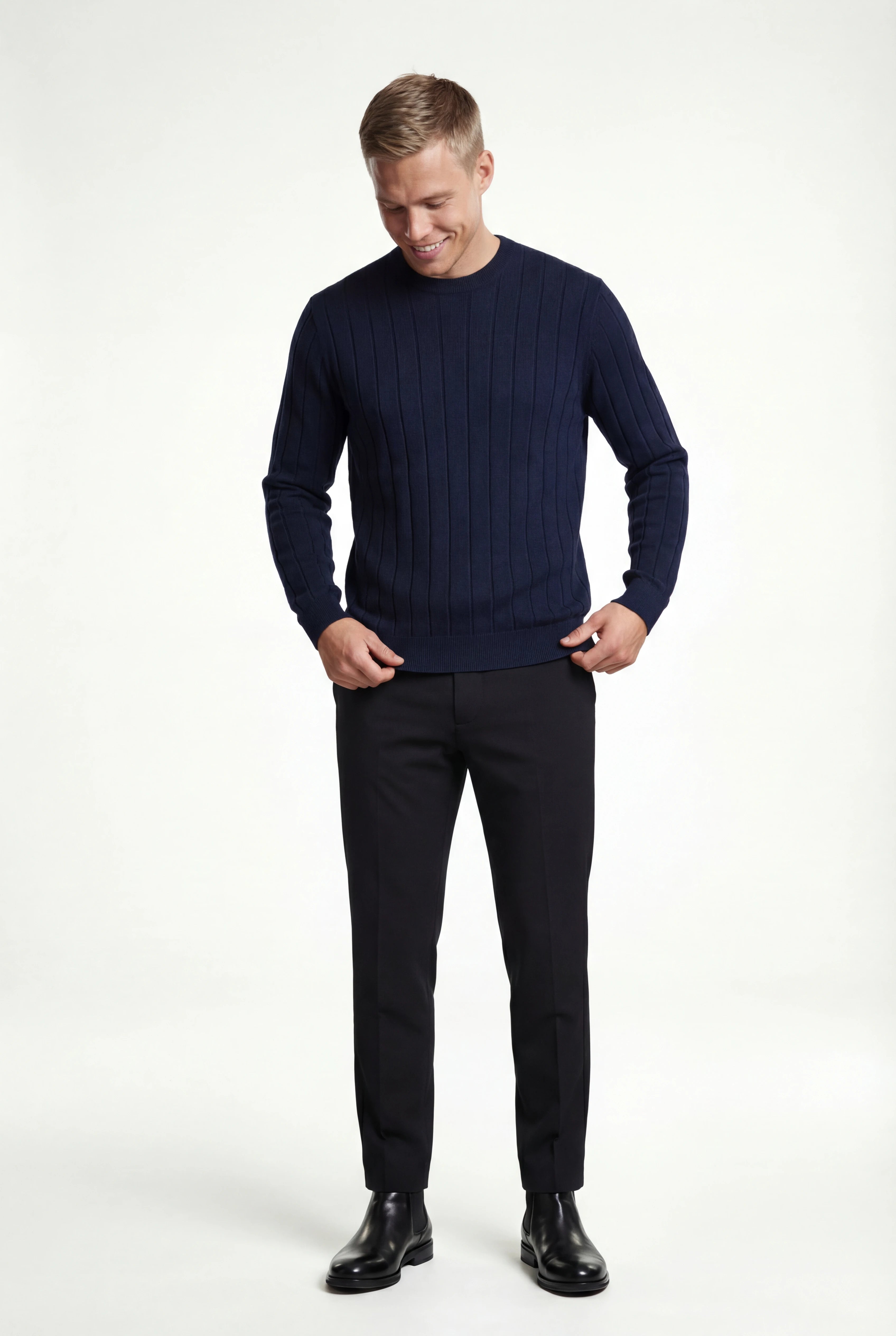 Ribstrikket herresweater med rund hals – Langærmet, navyblå