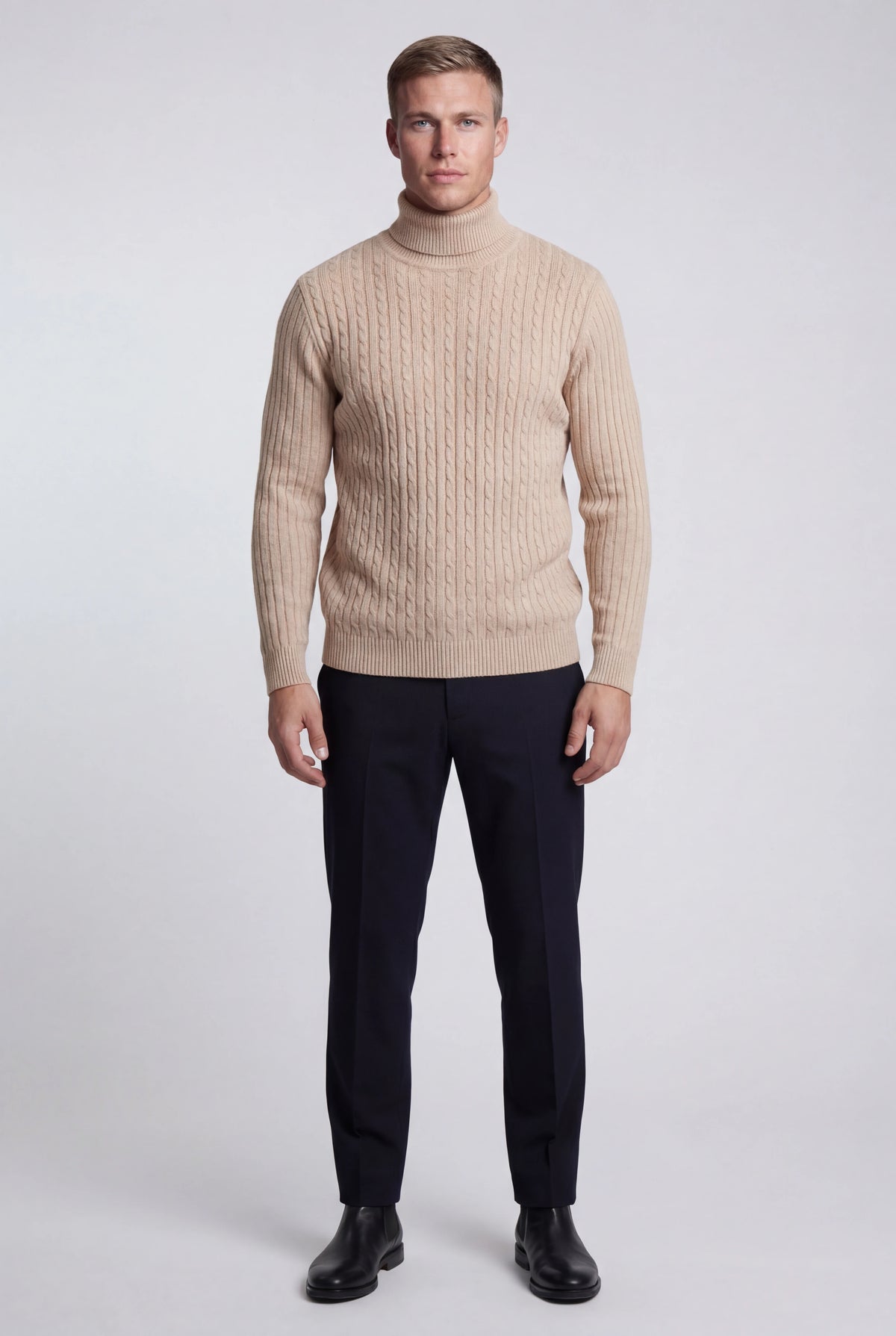 Herre rullekravesweater i kabelstrik med regular fit - Beige - Sweater - Valmont Wear