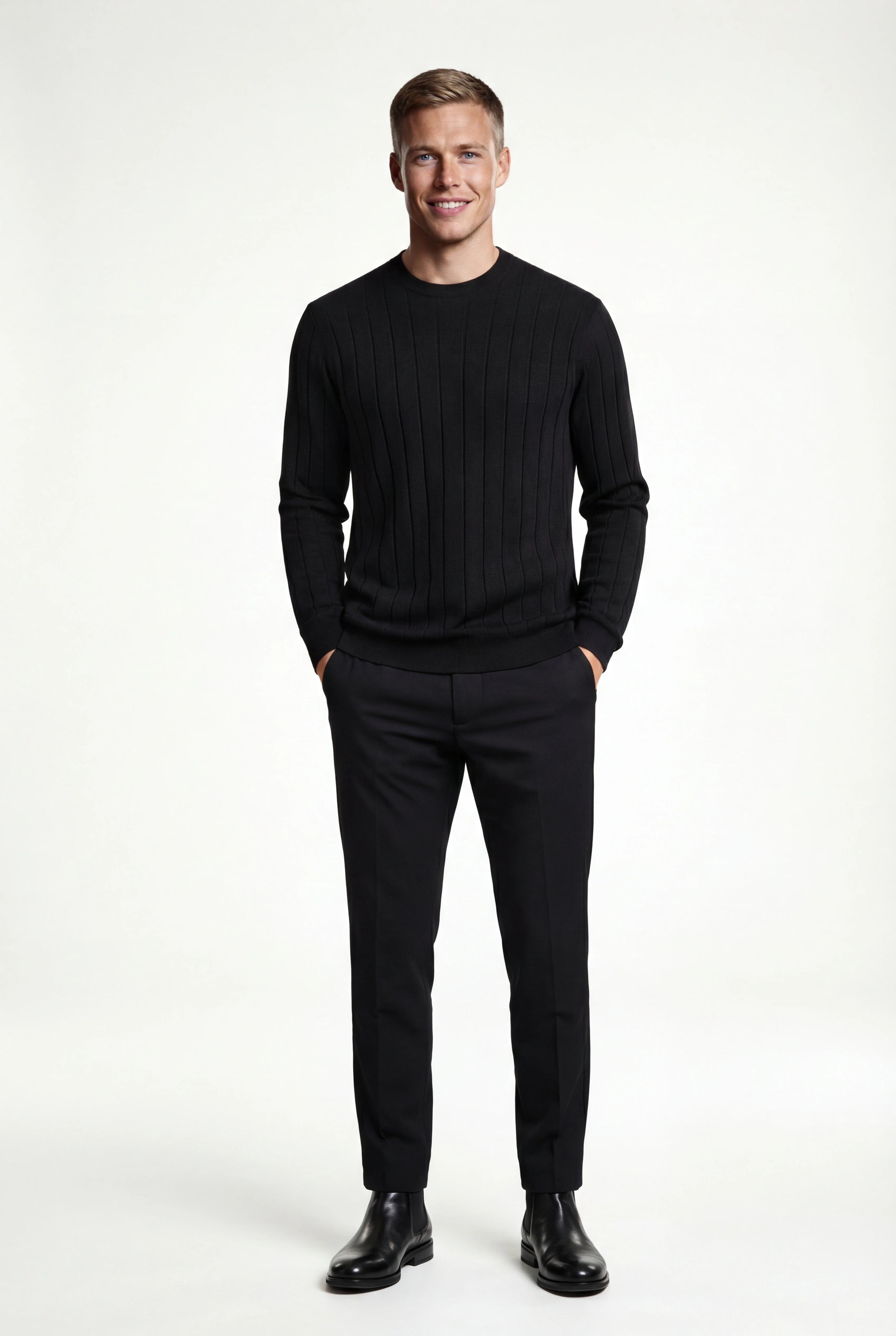 Ribstrikket herresweater med rund hals – Langærmet