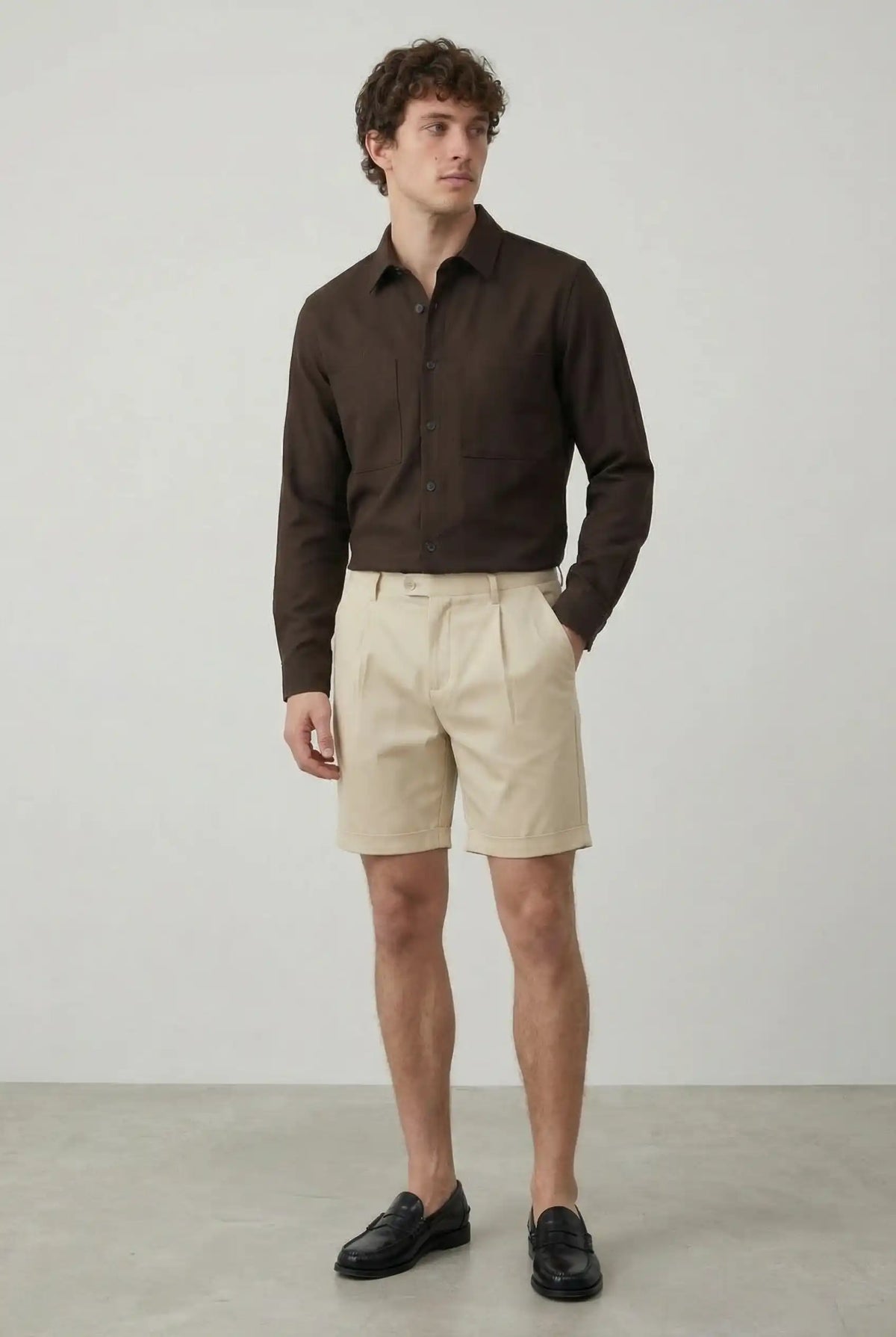 Herreshorts med læg og lommer - beige og alsidige - Shorts - Valmont Wear