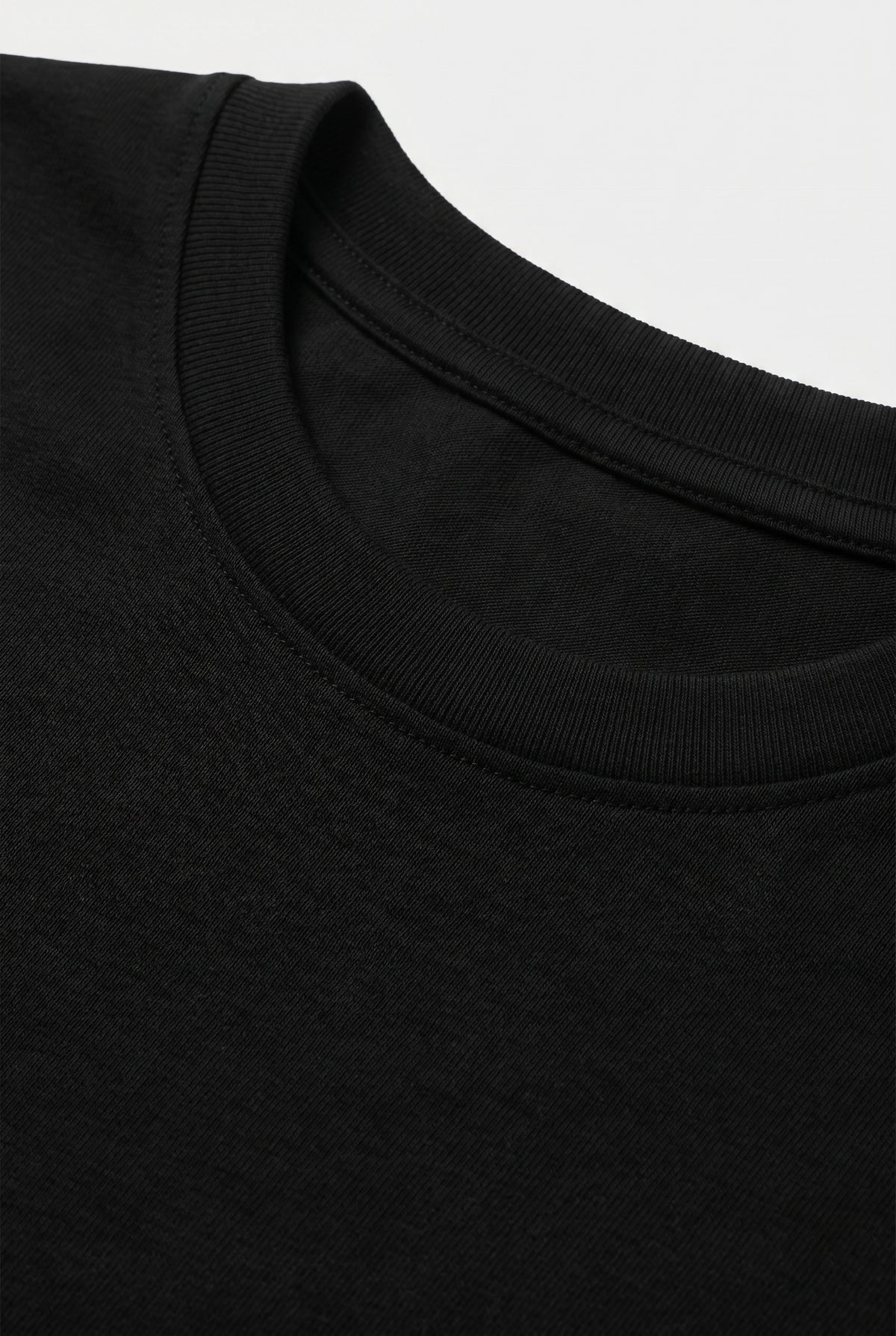 Sort - neckline detail