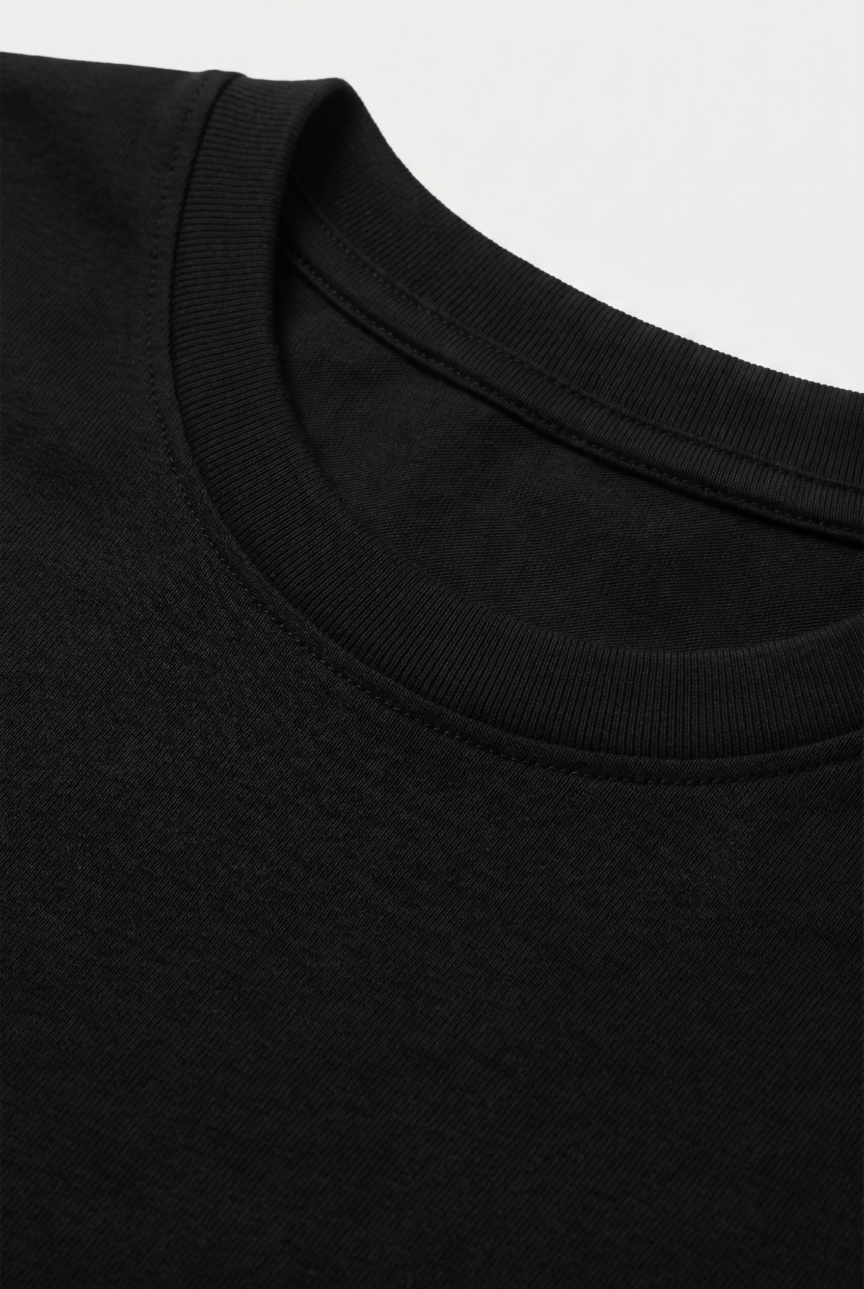 Sort - neckline detail