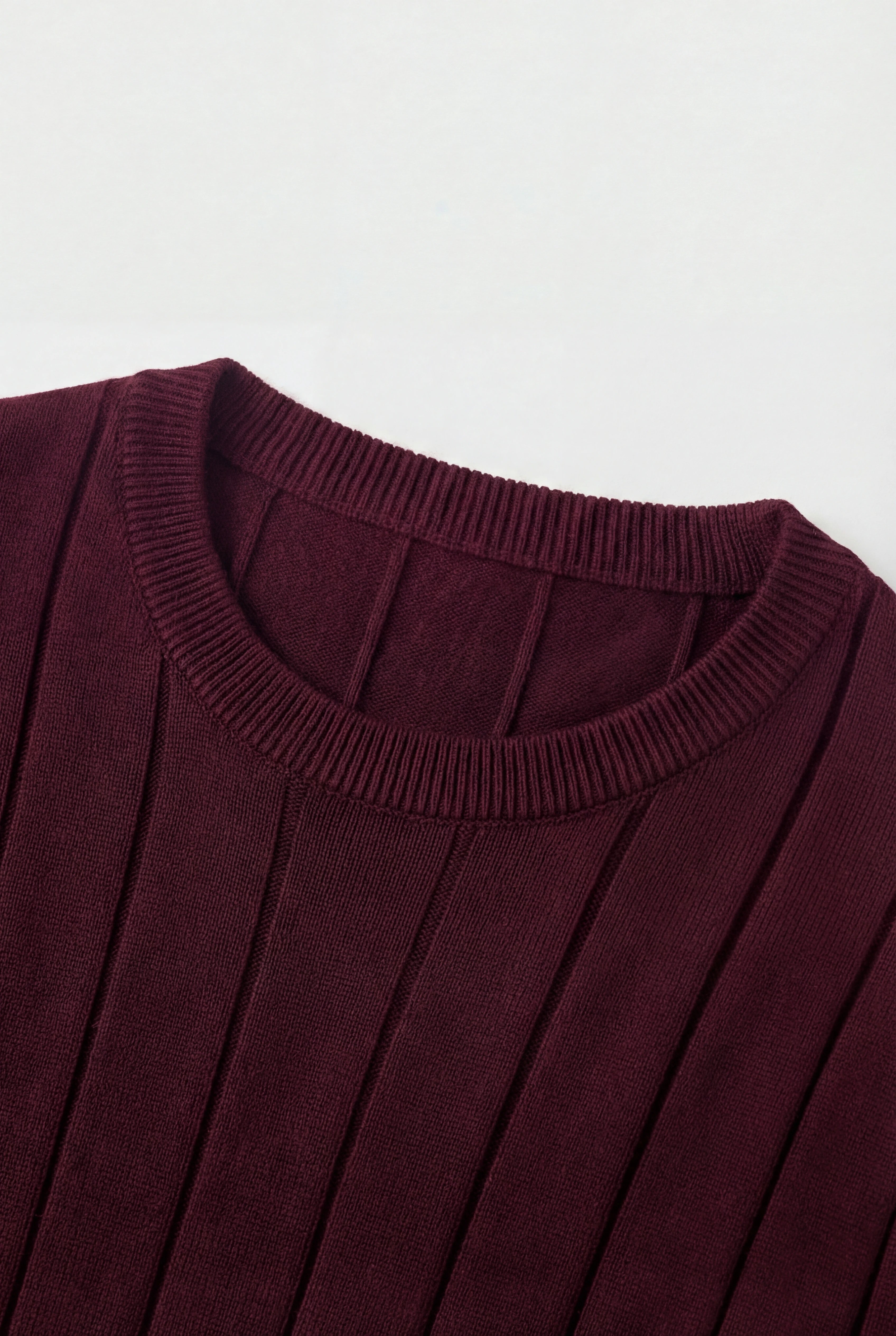 Ribstrikket herresweater med rund hals – Langærmet, bourgogne