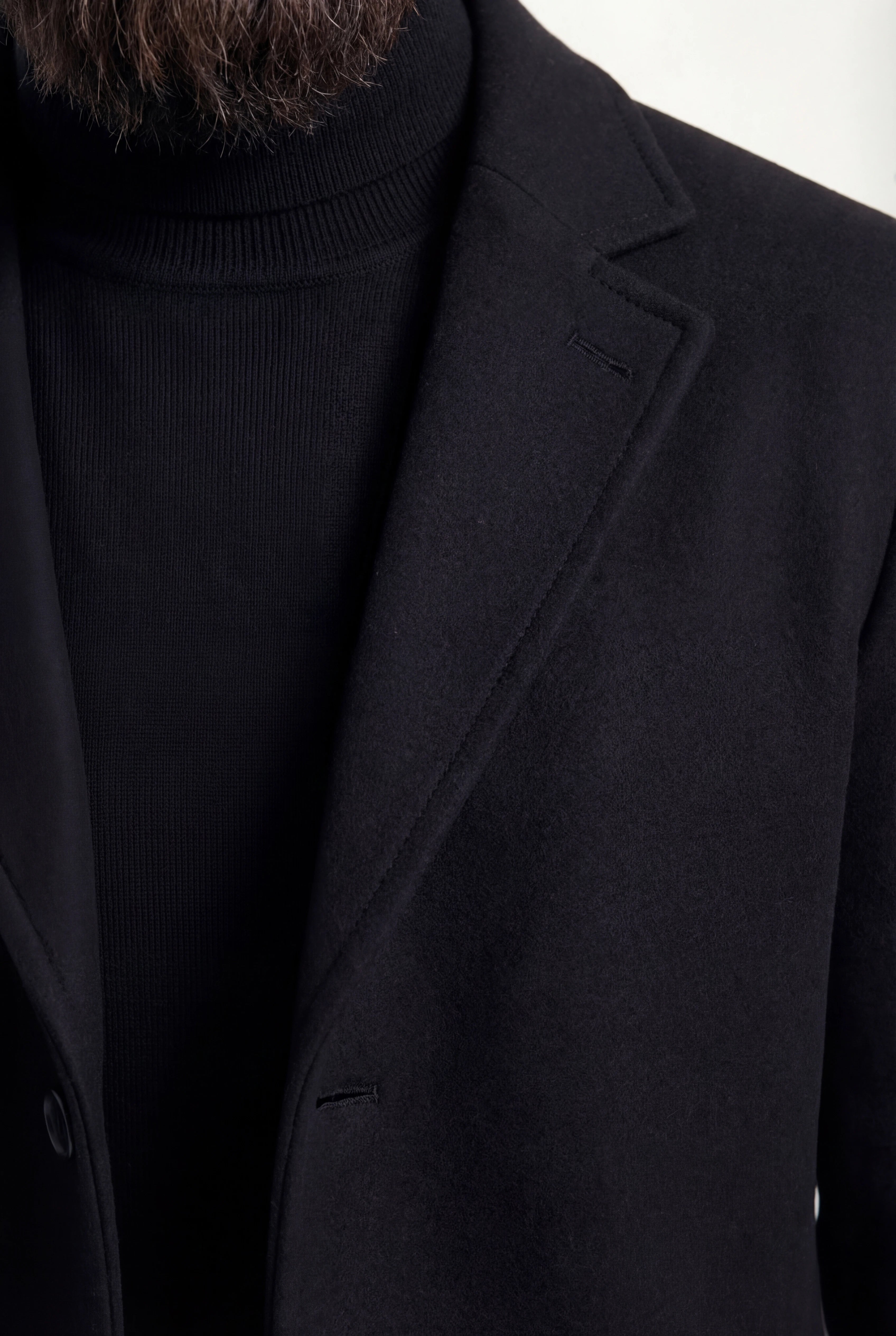 Herre enkeltradet sort frakke med revers og knaplukning