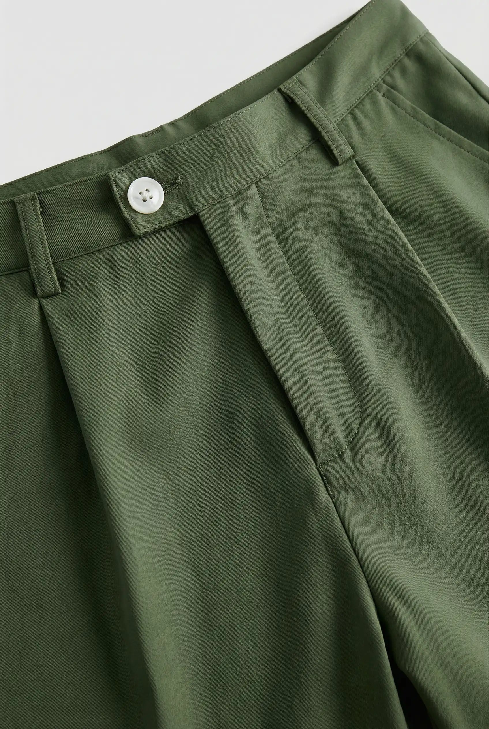 Herreshorts med læg og lommer – grøn og alsidige